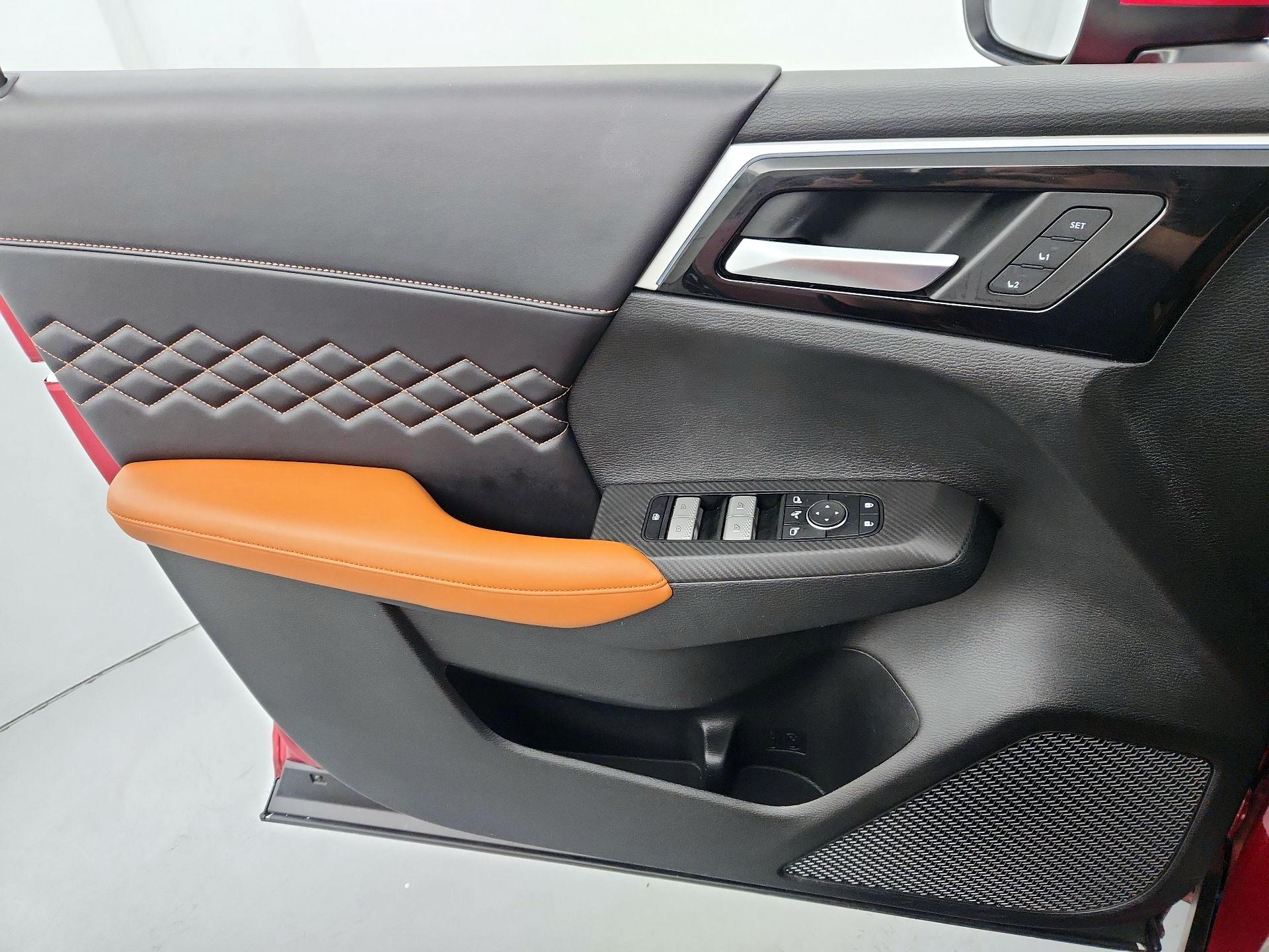 Thumbnail: 2024 Mitsubishi Outlander - 12