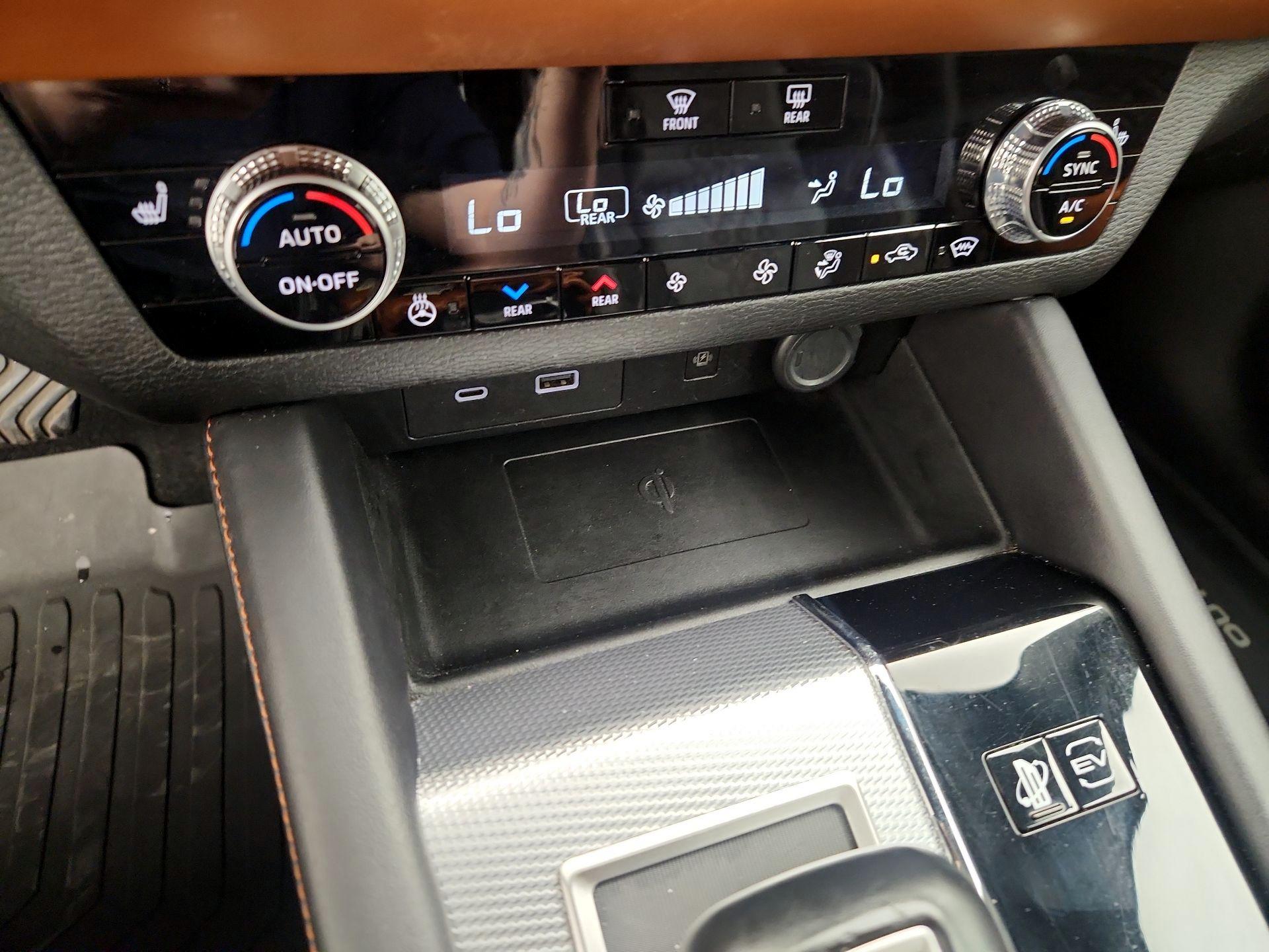 Thumbnail: 2024 Mitsubishi Outlander - 17