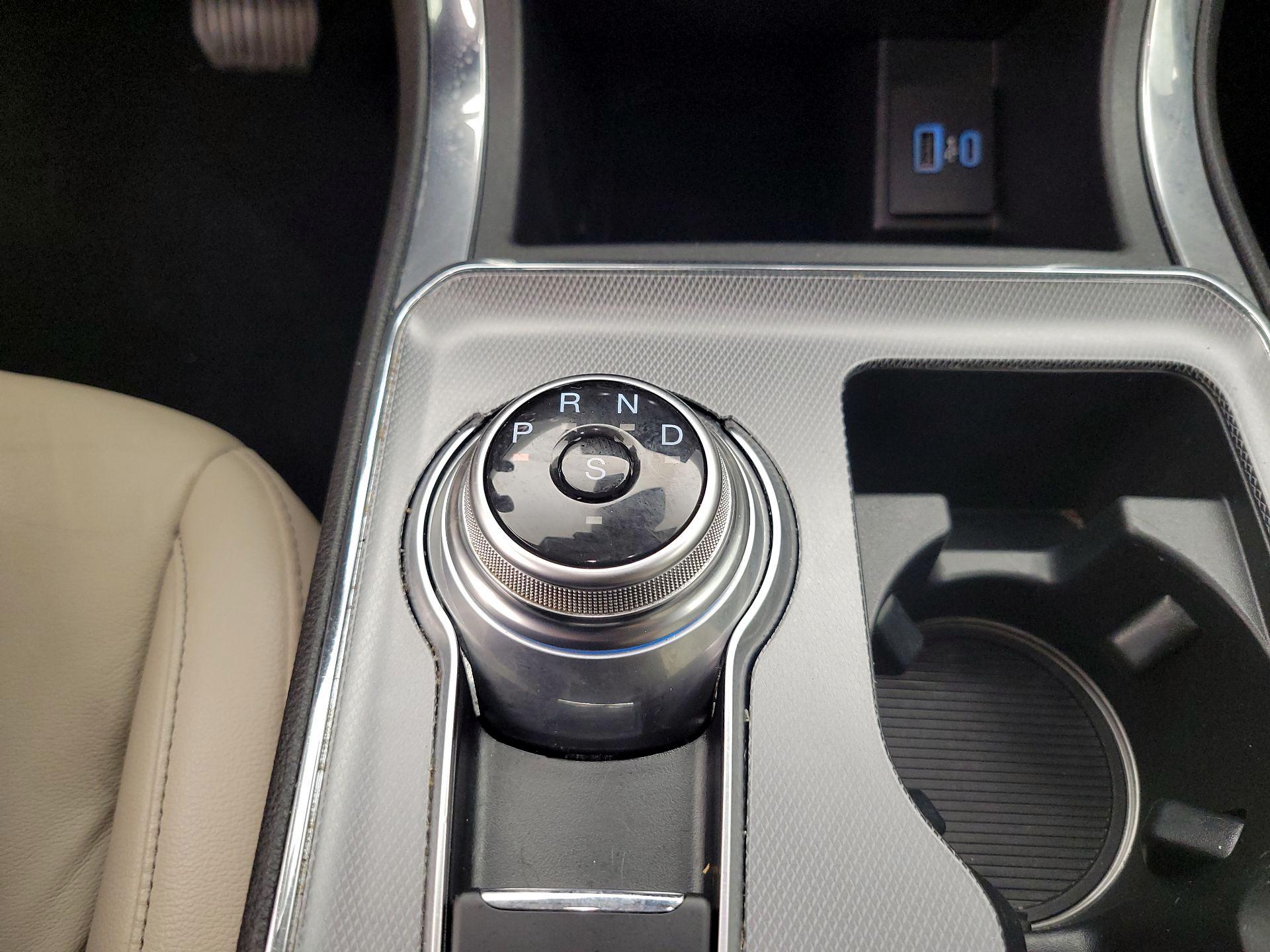 Thumbnail: 2021 Ford Edge - 17