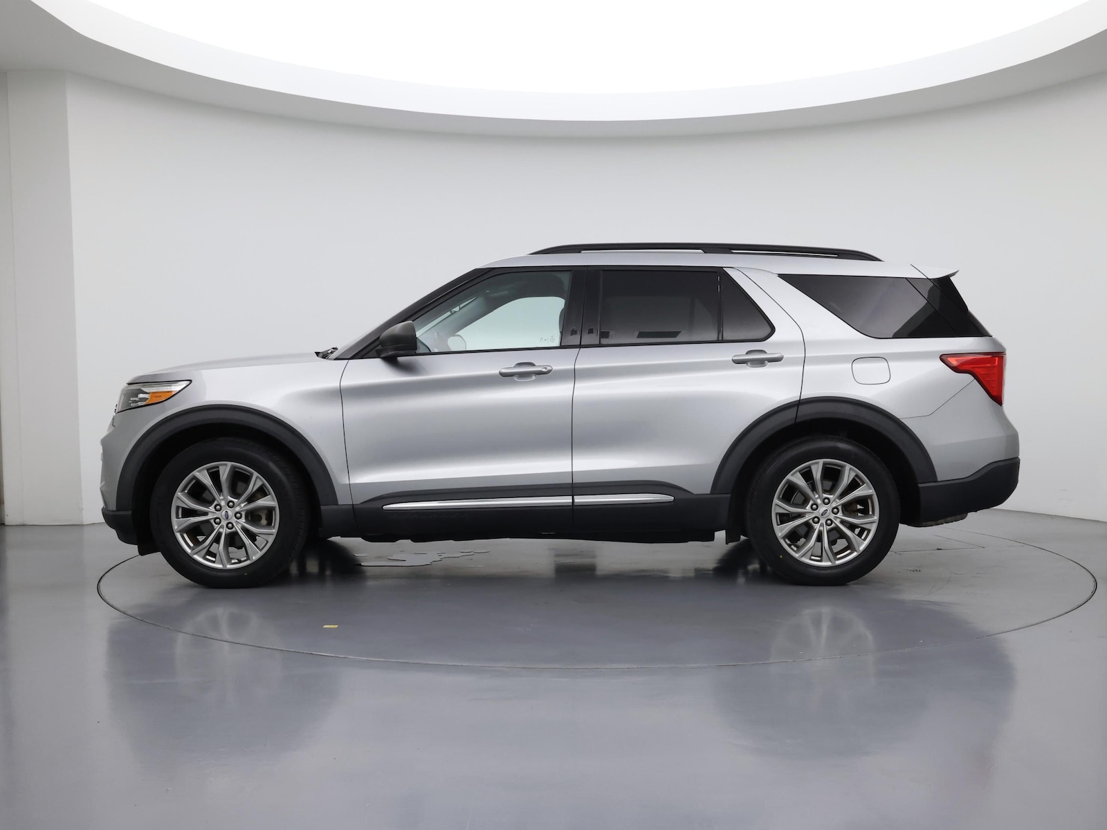 2020 Ford Explorer XLT - Photo 4