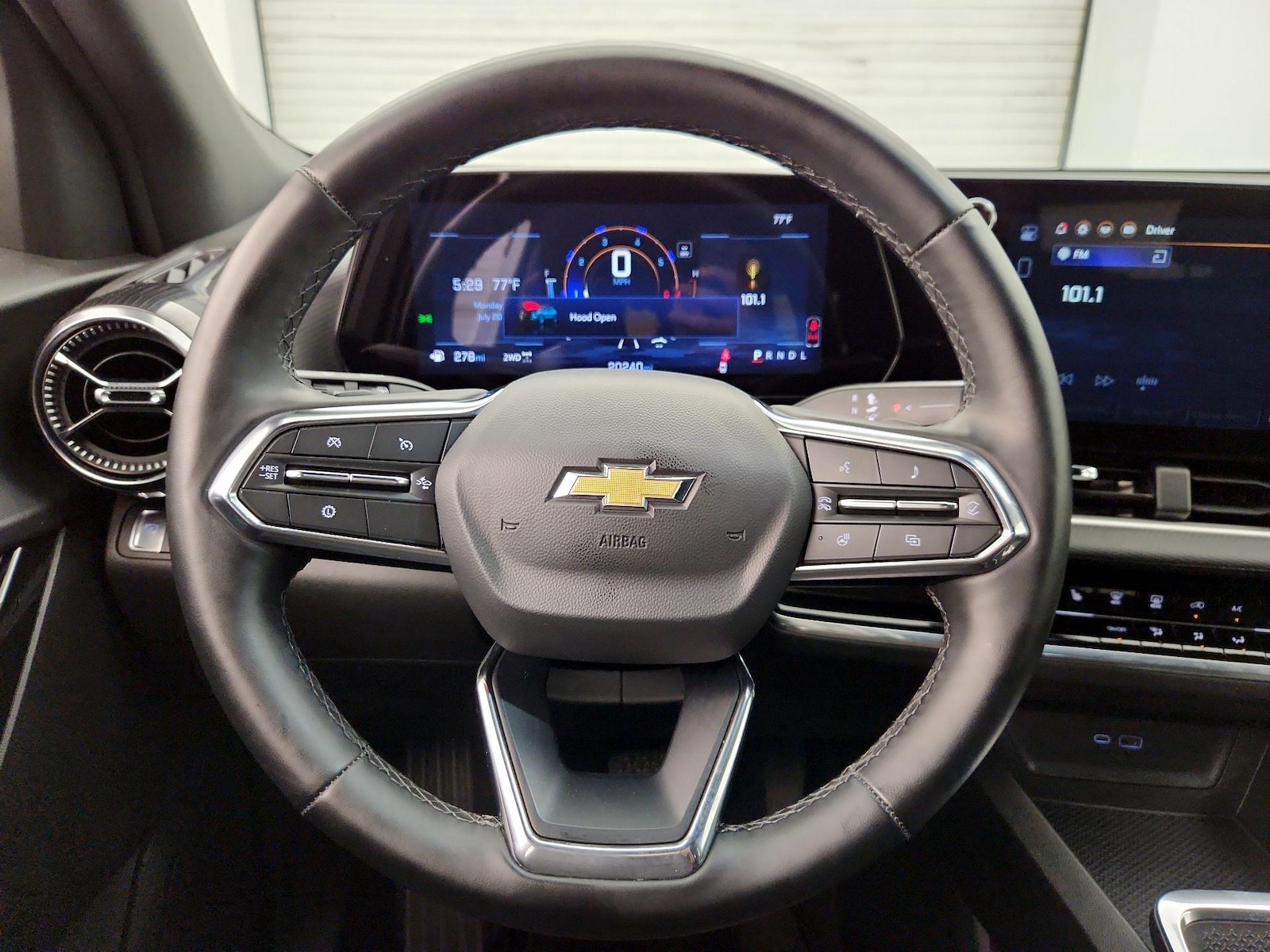 2025 Chevrolet Equinox LT - Photo 11