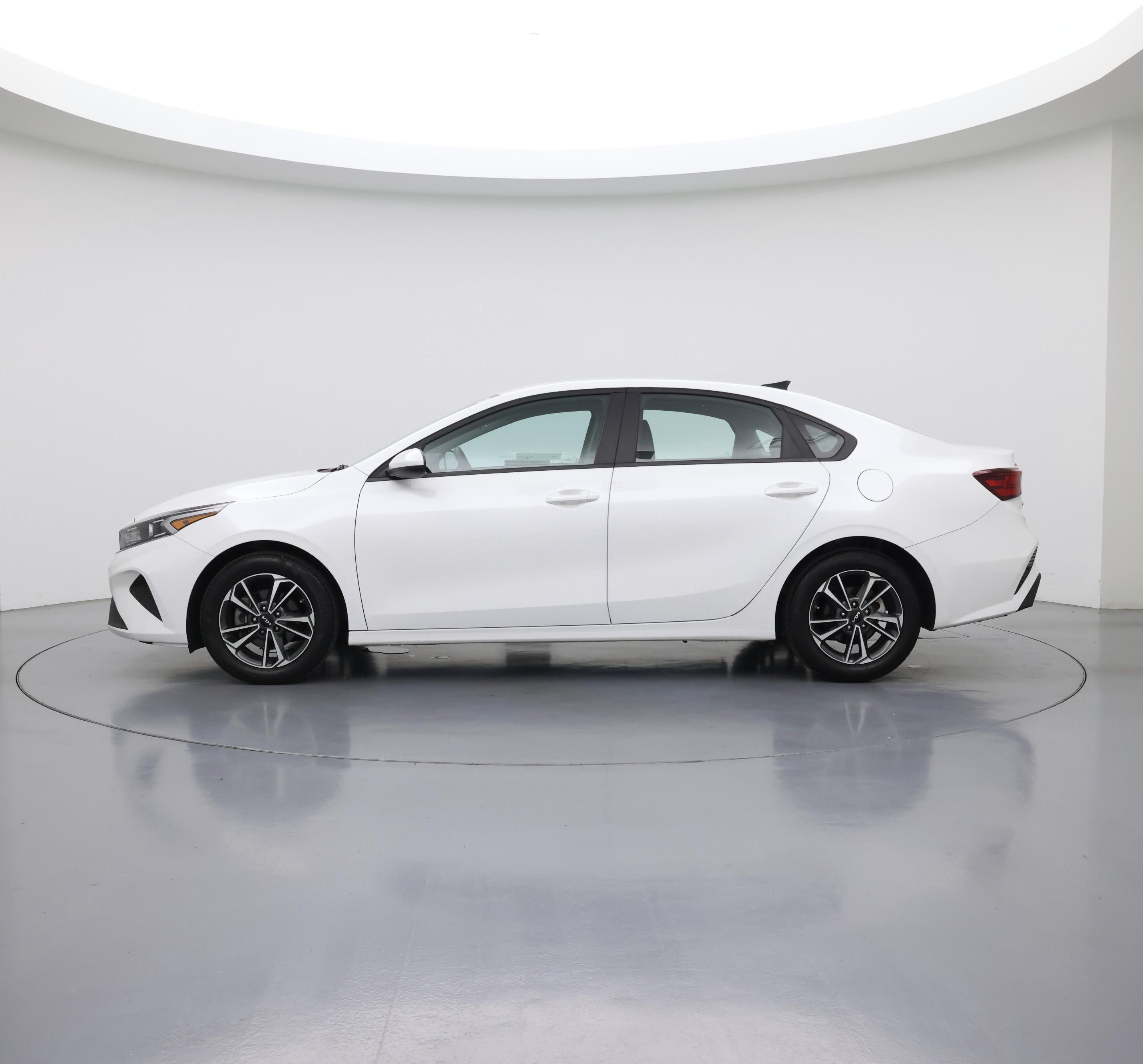 Thumbnail: 2024 Kia Forte - 3
