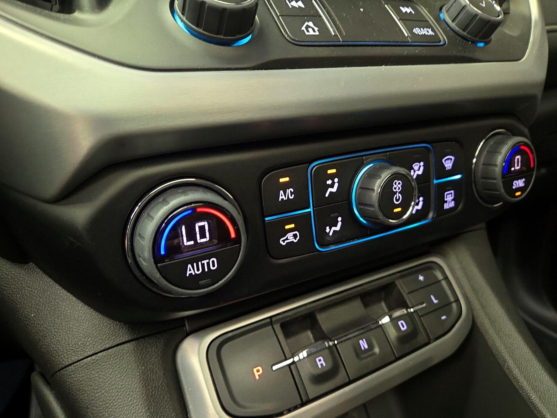 Thumbnail: 2023 GMC Acadia - 17