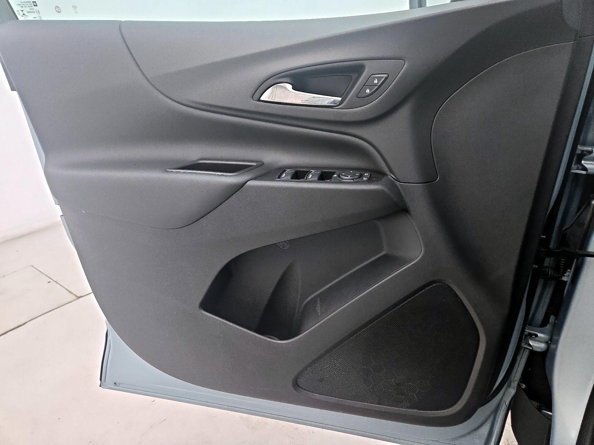 Thumbnail: 2022 Chevrolet Equinox - 10