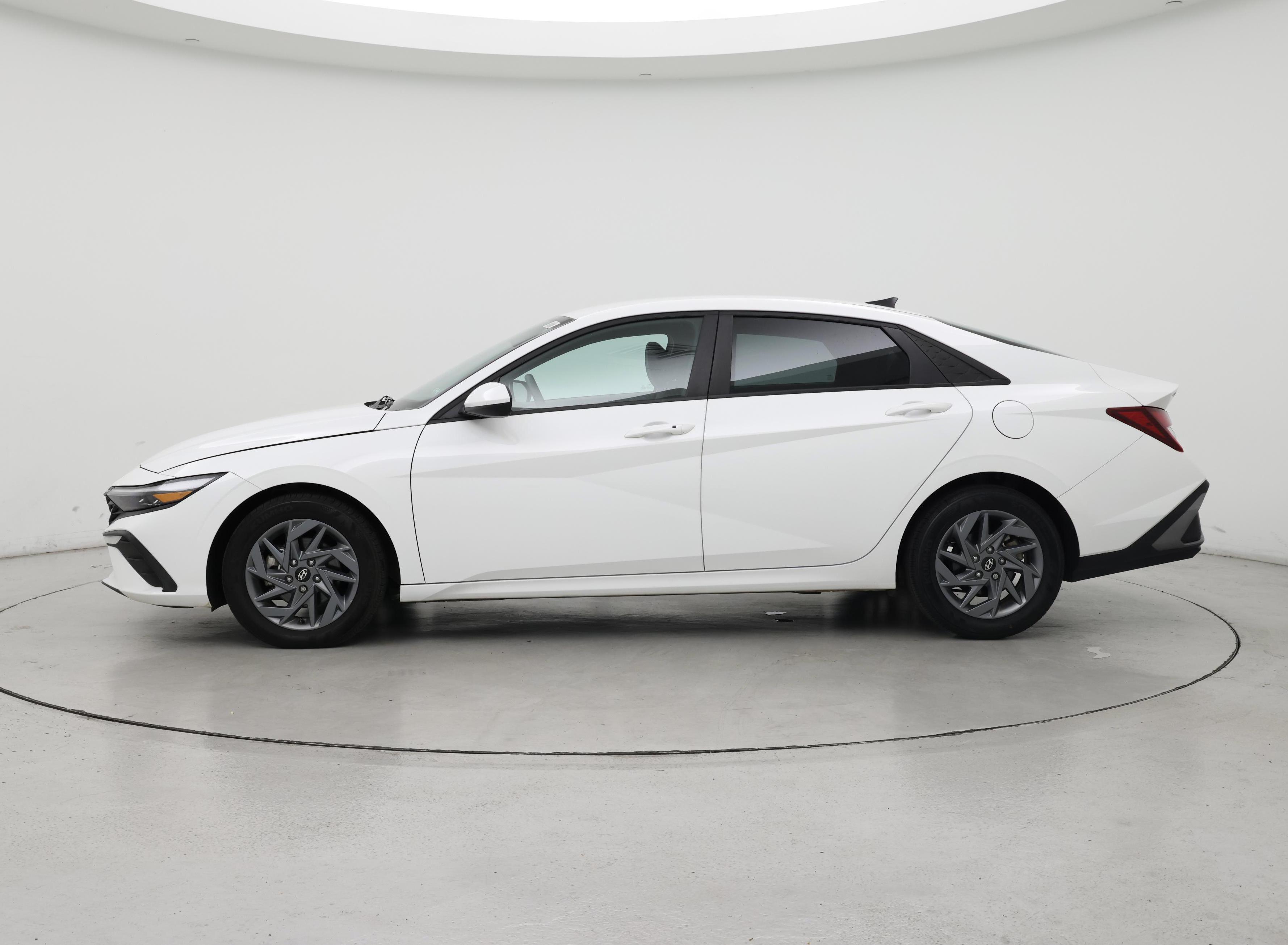 Thumbnail: 2024 Hyundai Elantra - 3