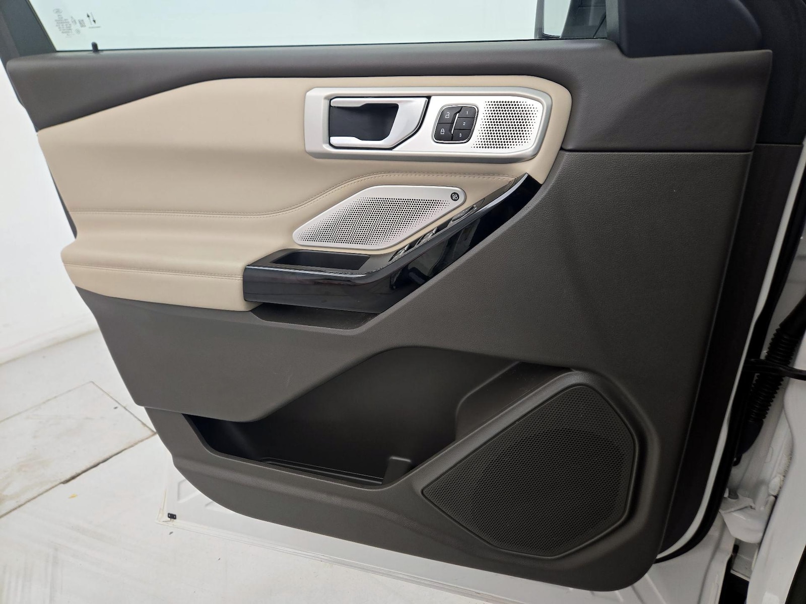 2023 Ford Explorer Platinum - Photo 11