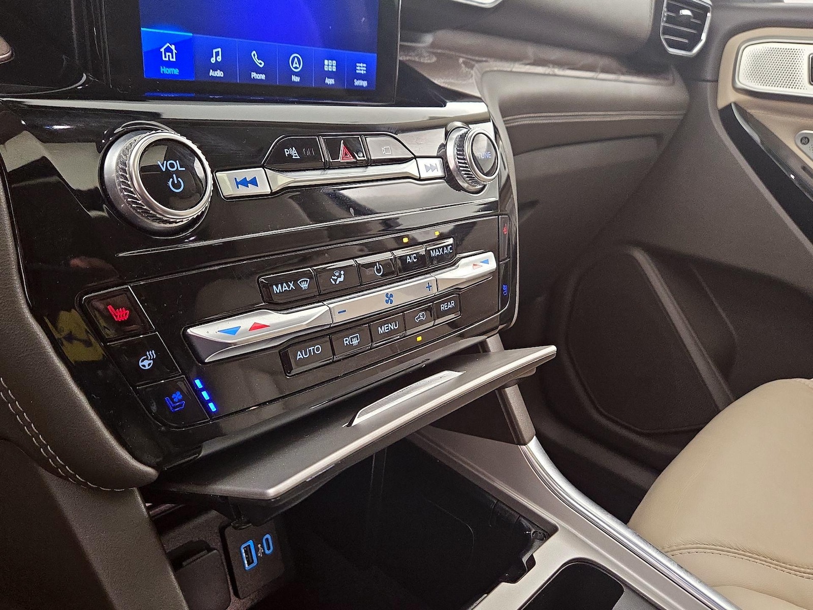 2023 Ford Explorer Platinum - Photo 16