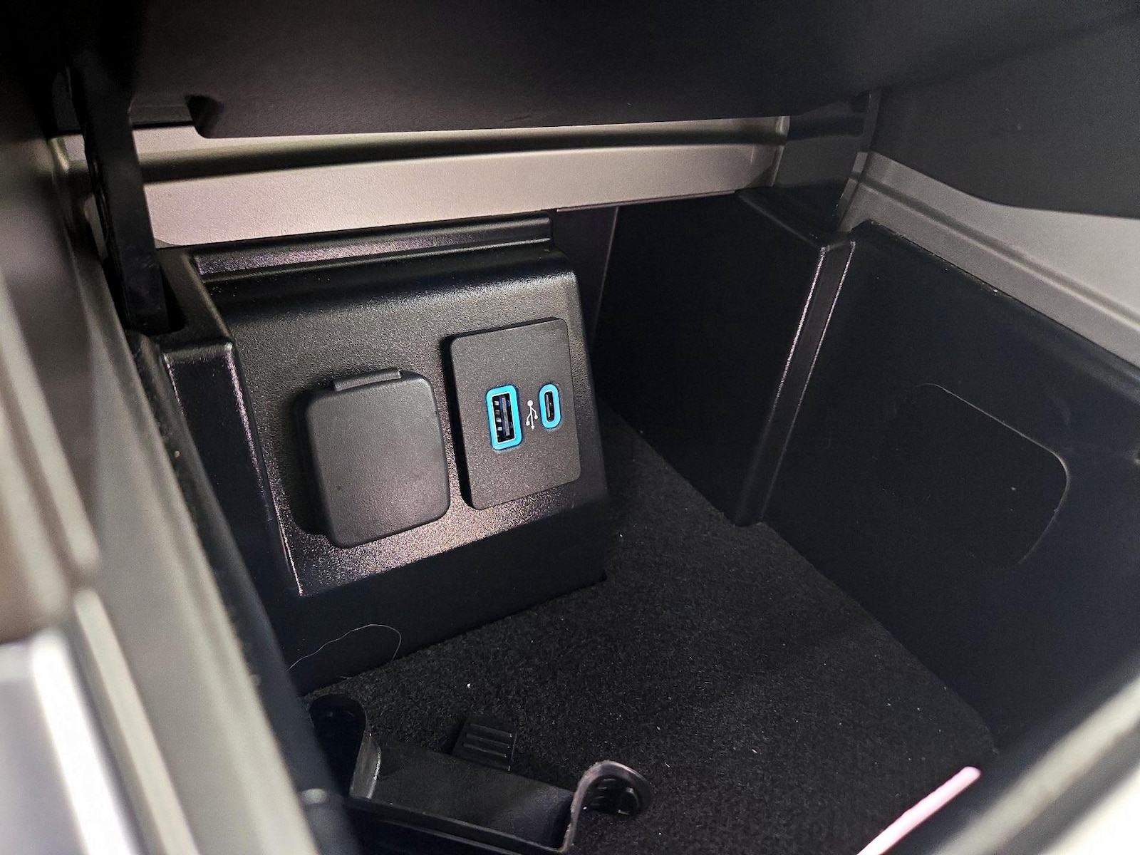2023 Ford Explorer Platinum - Photo 18
