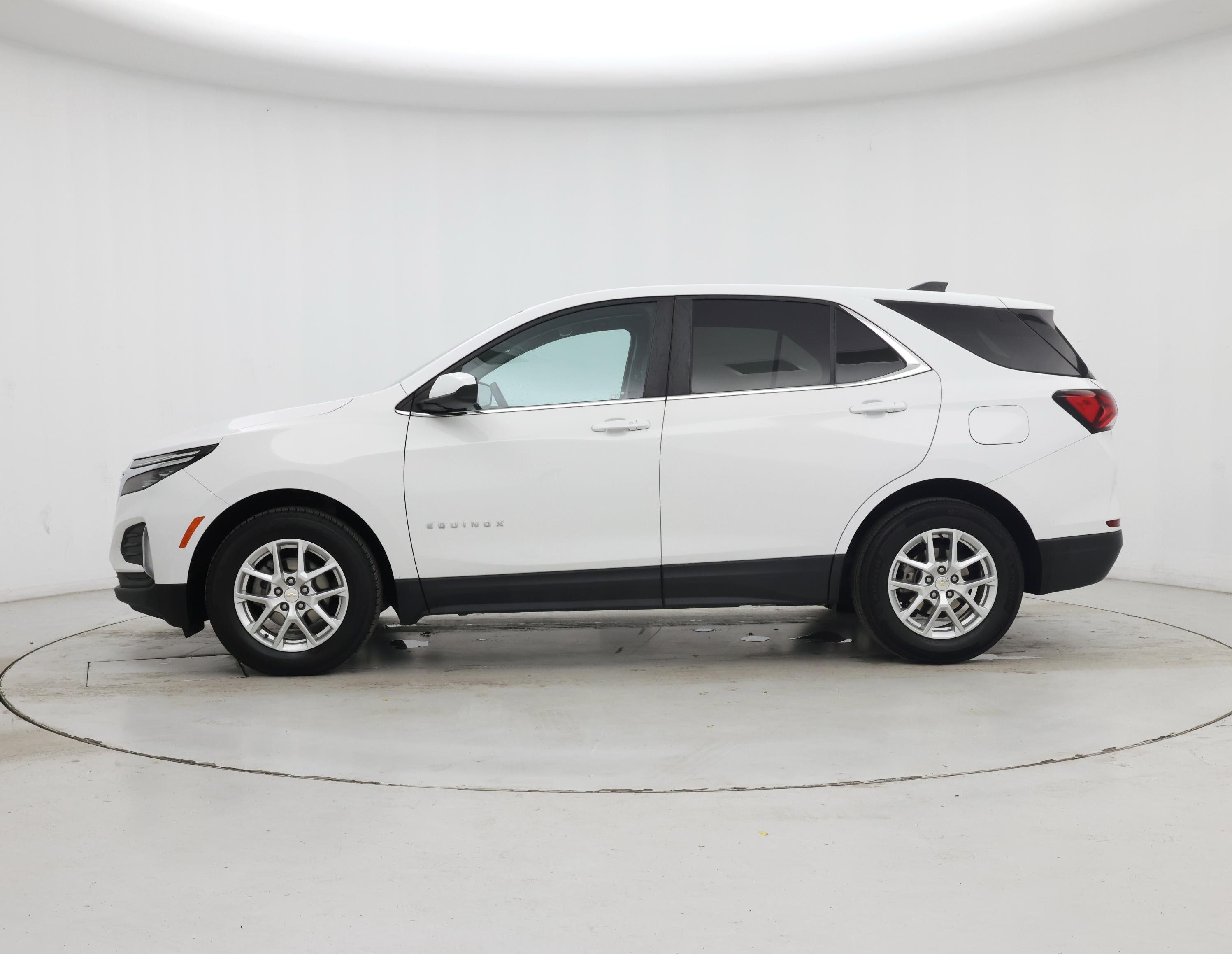 Thumbnail: 2022 Chevrolet Equinox - 3