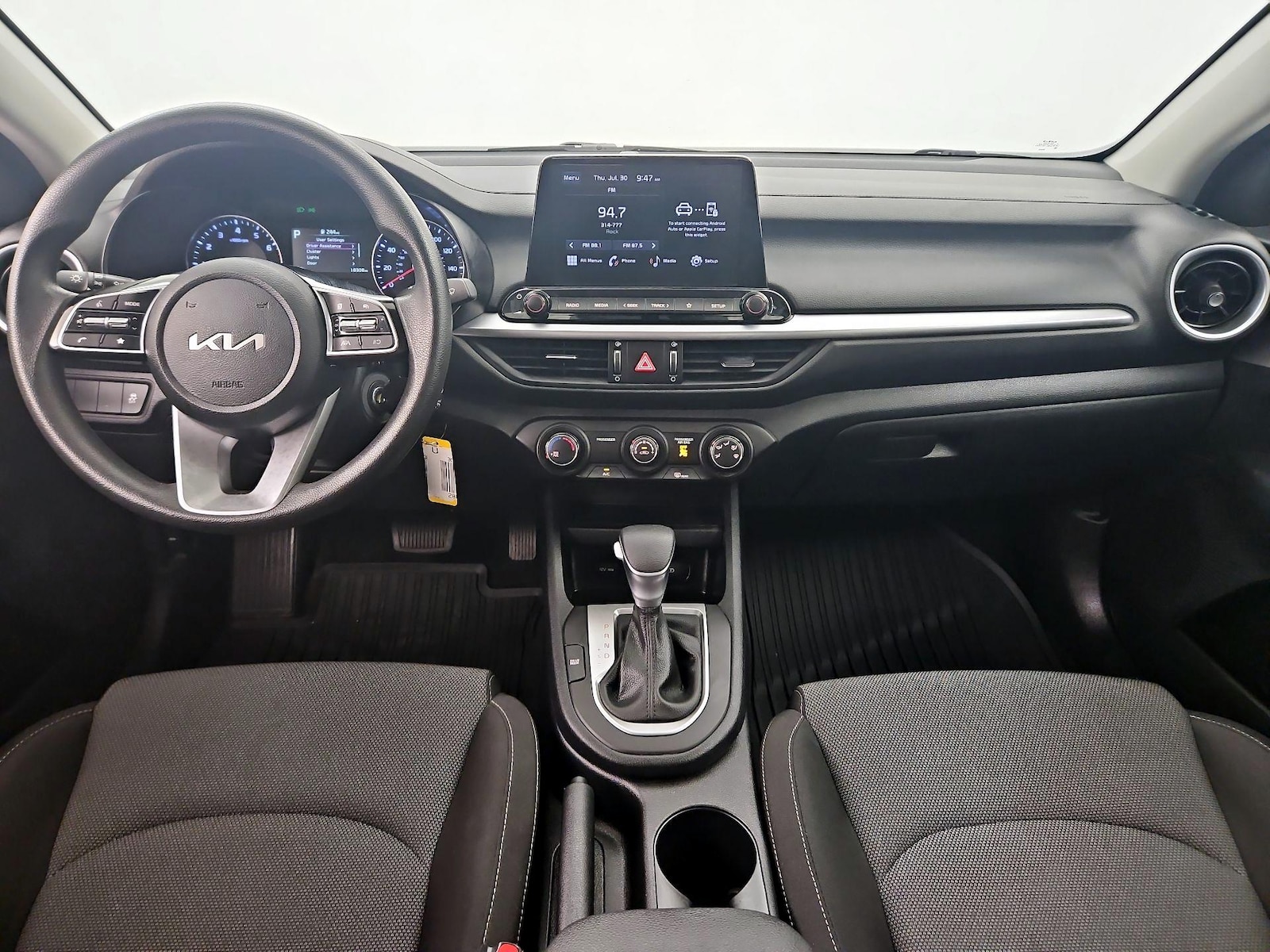 2024 Kia Forte LXS - Photo 10