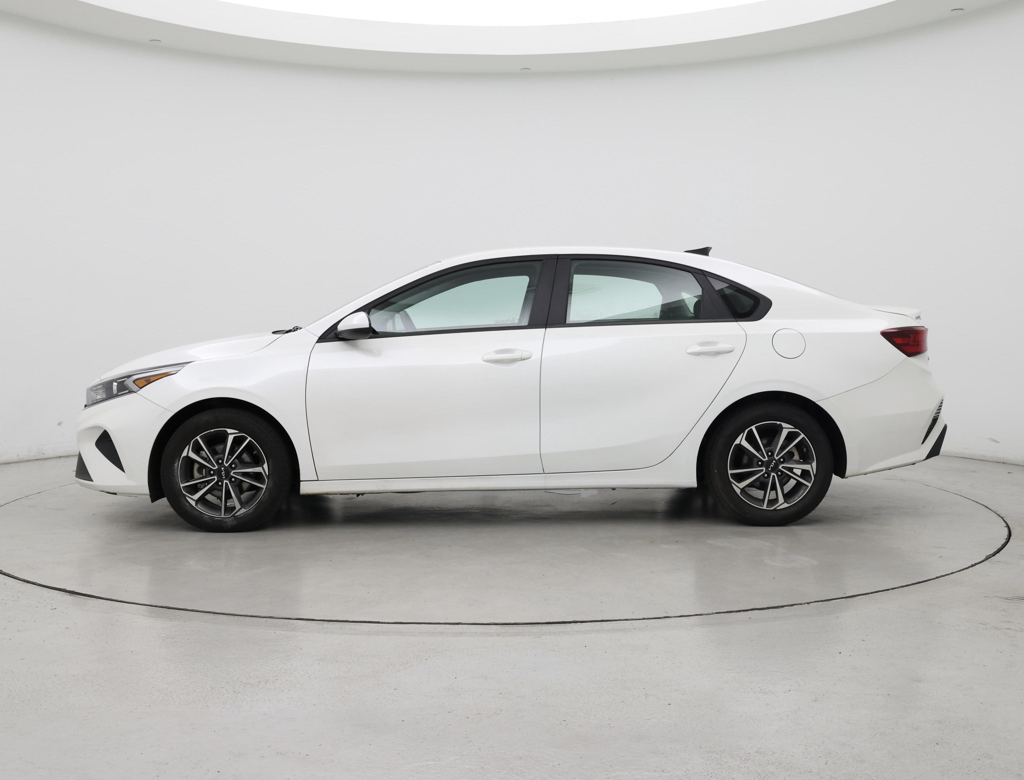 Thumbnail: 2024 Kia Forte - 3