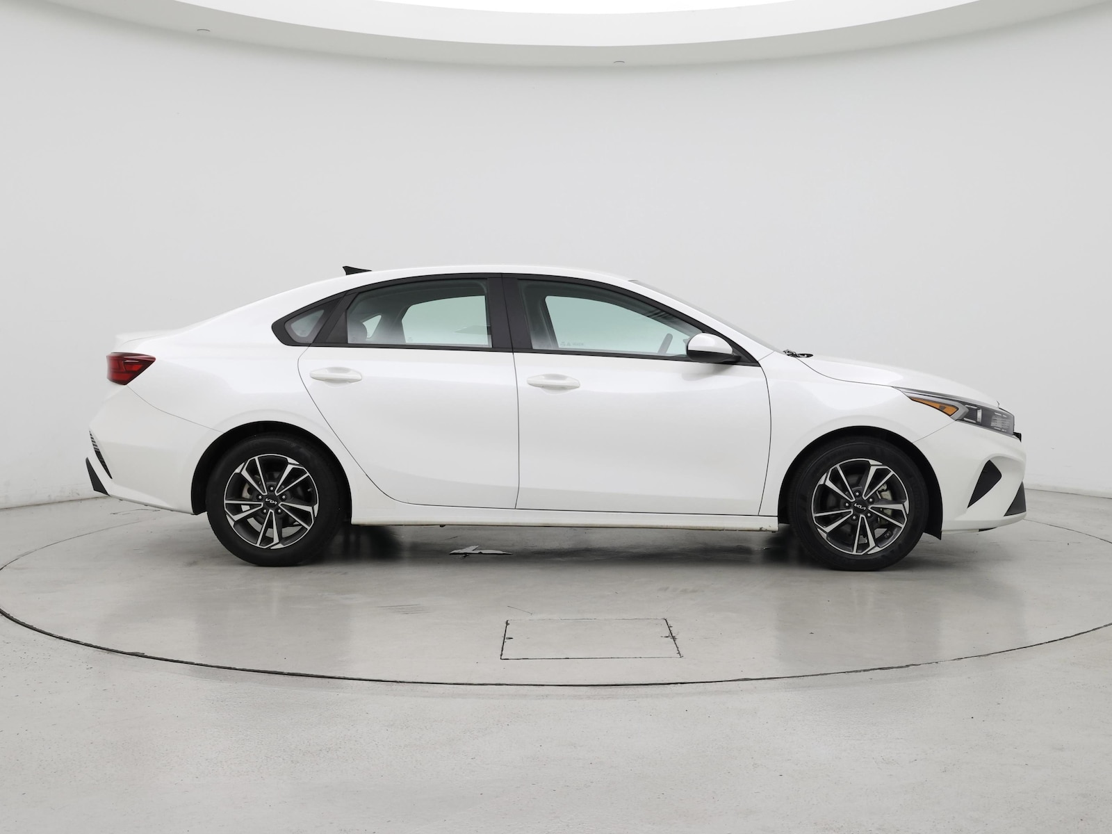 2024 Kia Forte LXS - Photo 8