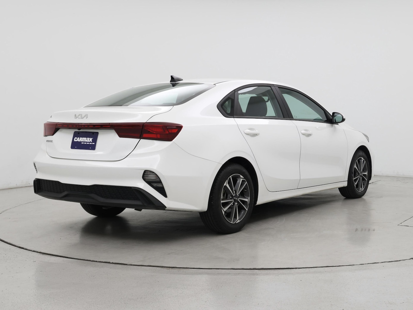 2024 Kia Forte LXS - Photo 9