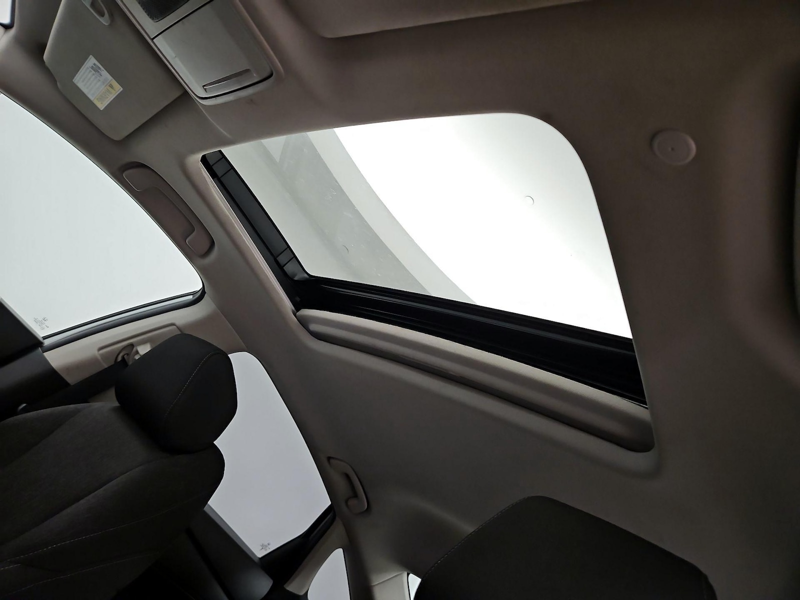 Sunroof(s) & Overhead Airbags