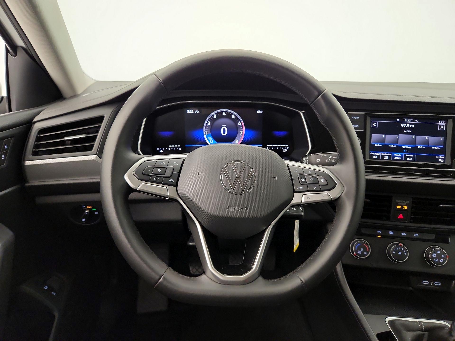Thumbnail: 2024 Volkswagen Jetta - 10