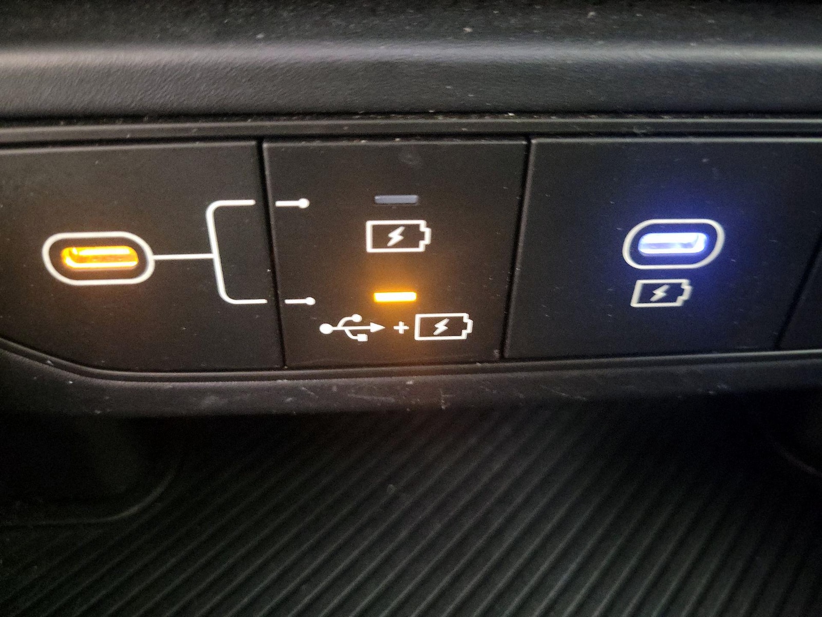 2025 Kia K4 LXS - Photo 19