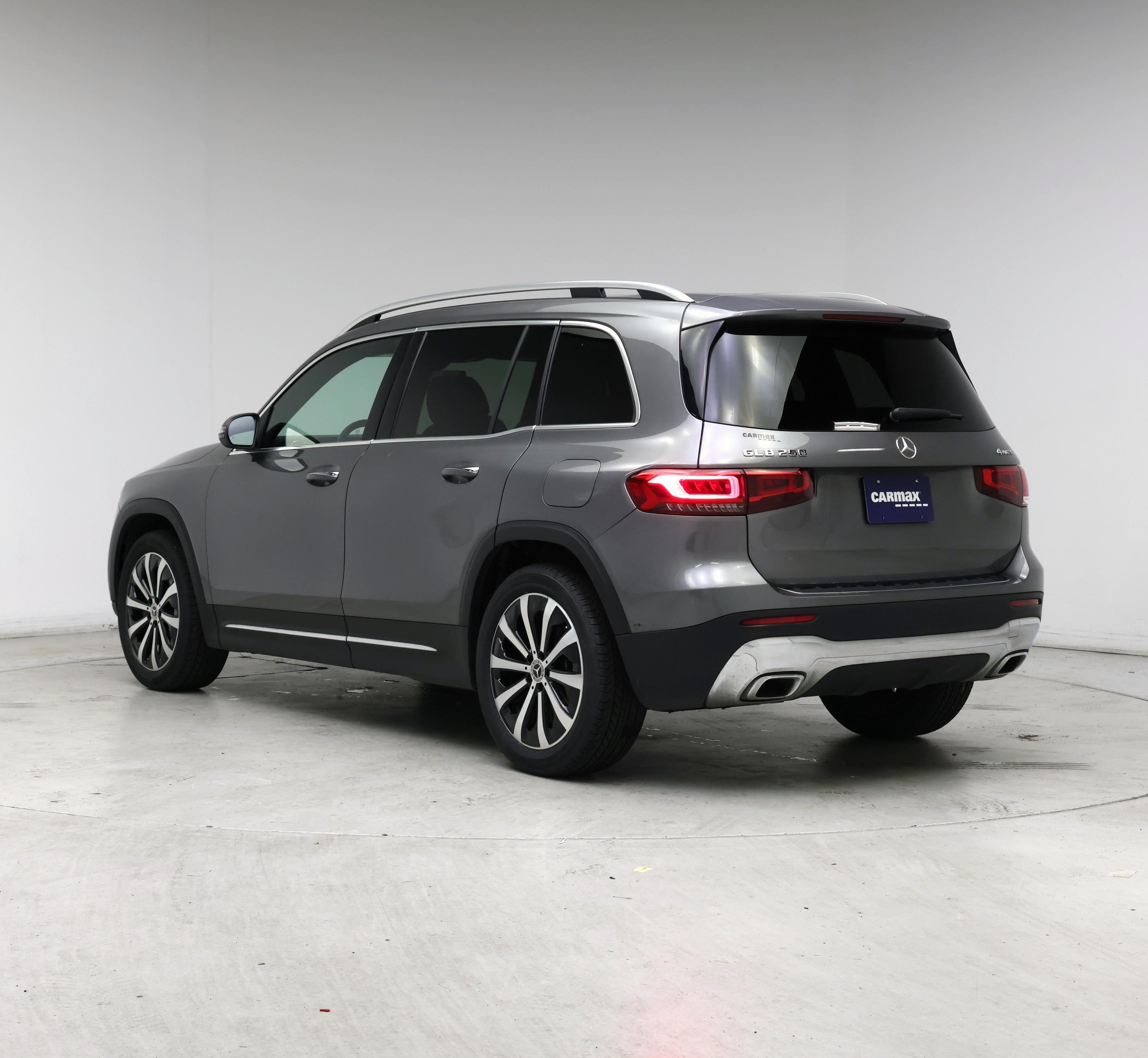 Thumbnail: 2022 Mercedes-Benz GLB - 2