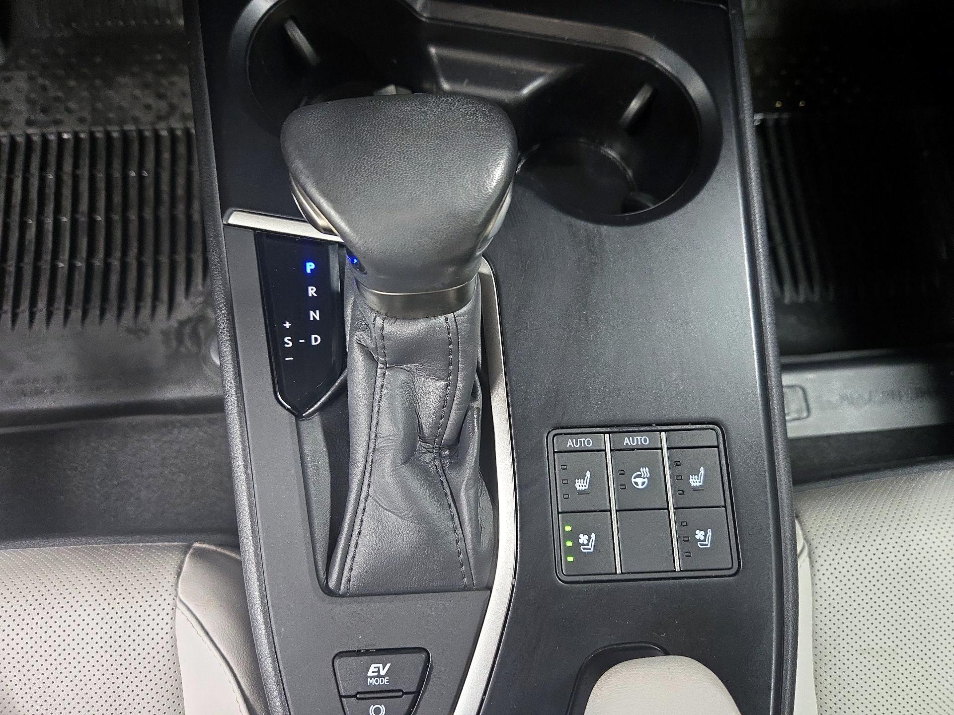 Thumbnail: 2023 Lexus UX - 17