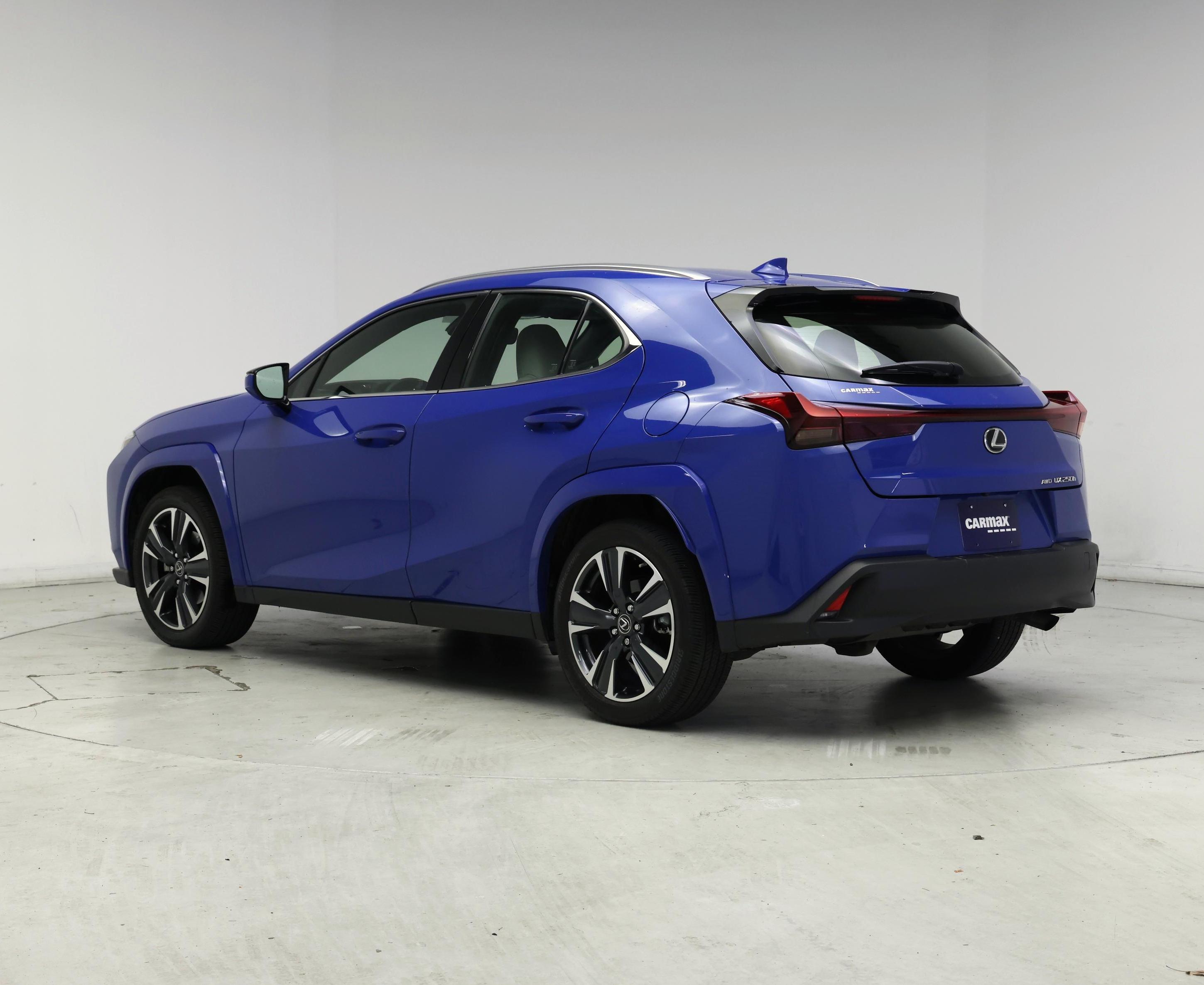 Thumbnail: 2023 Lexus UX - 2