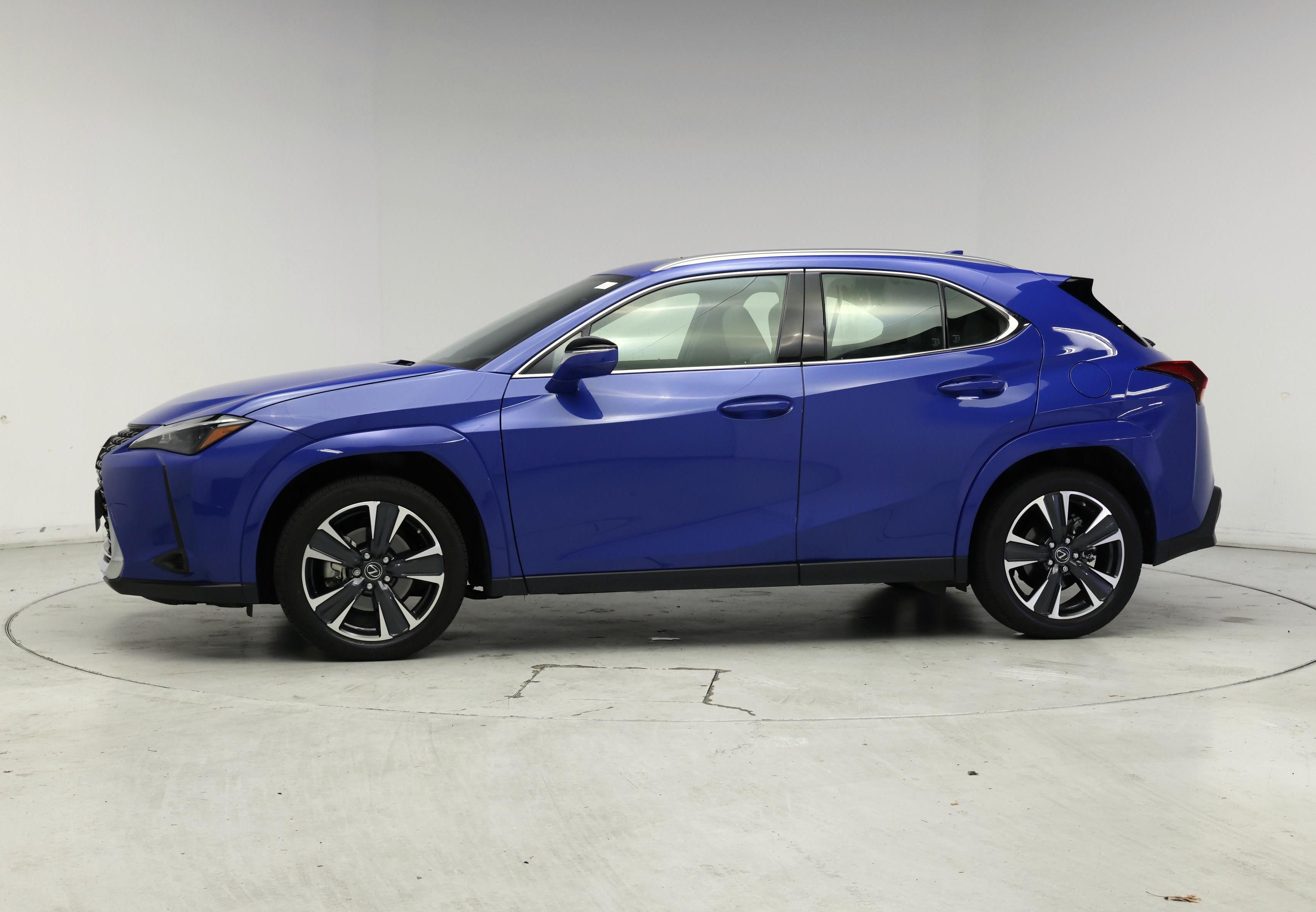 Thumbnail: 2023 Lexus UX - 3