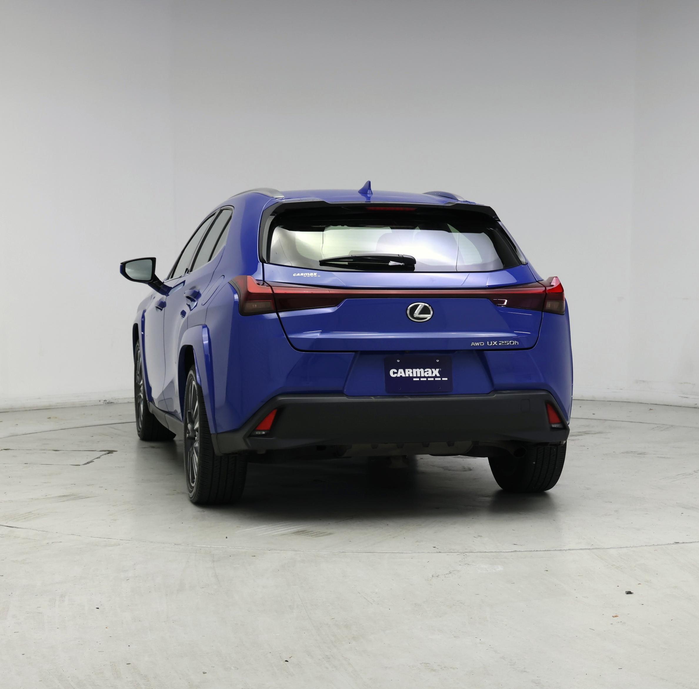 Thumbnail: 2023 Lexus UX - 6