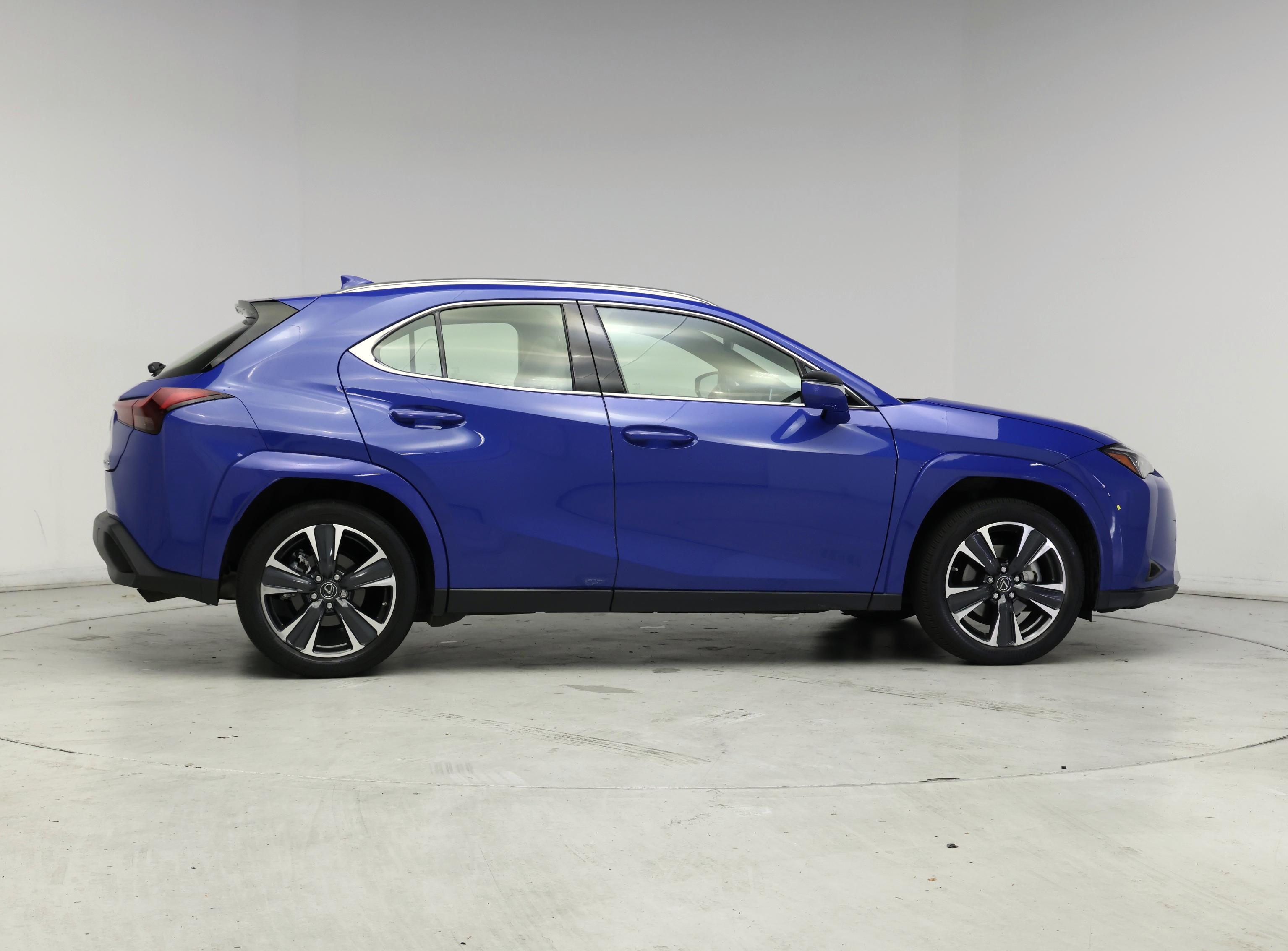 Thumbnail: 2023 Lexus UX - 7