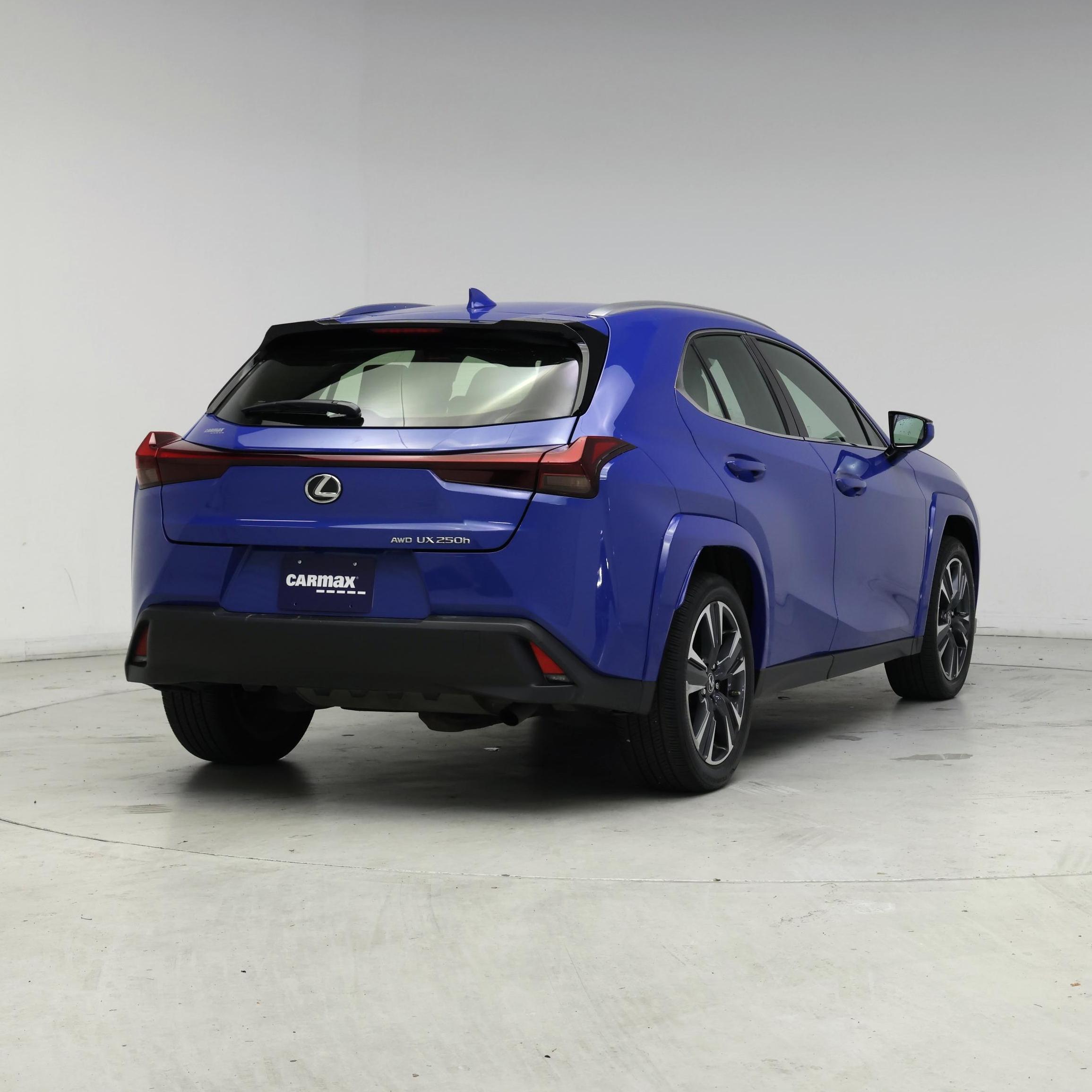 Thumbnail: 2023 Lexus UX - 8