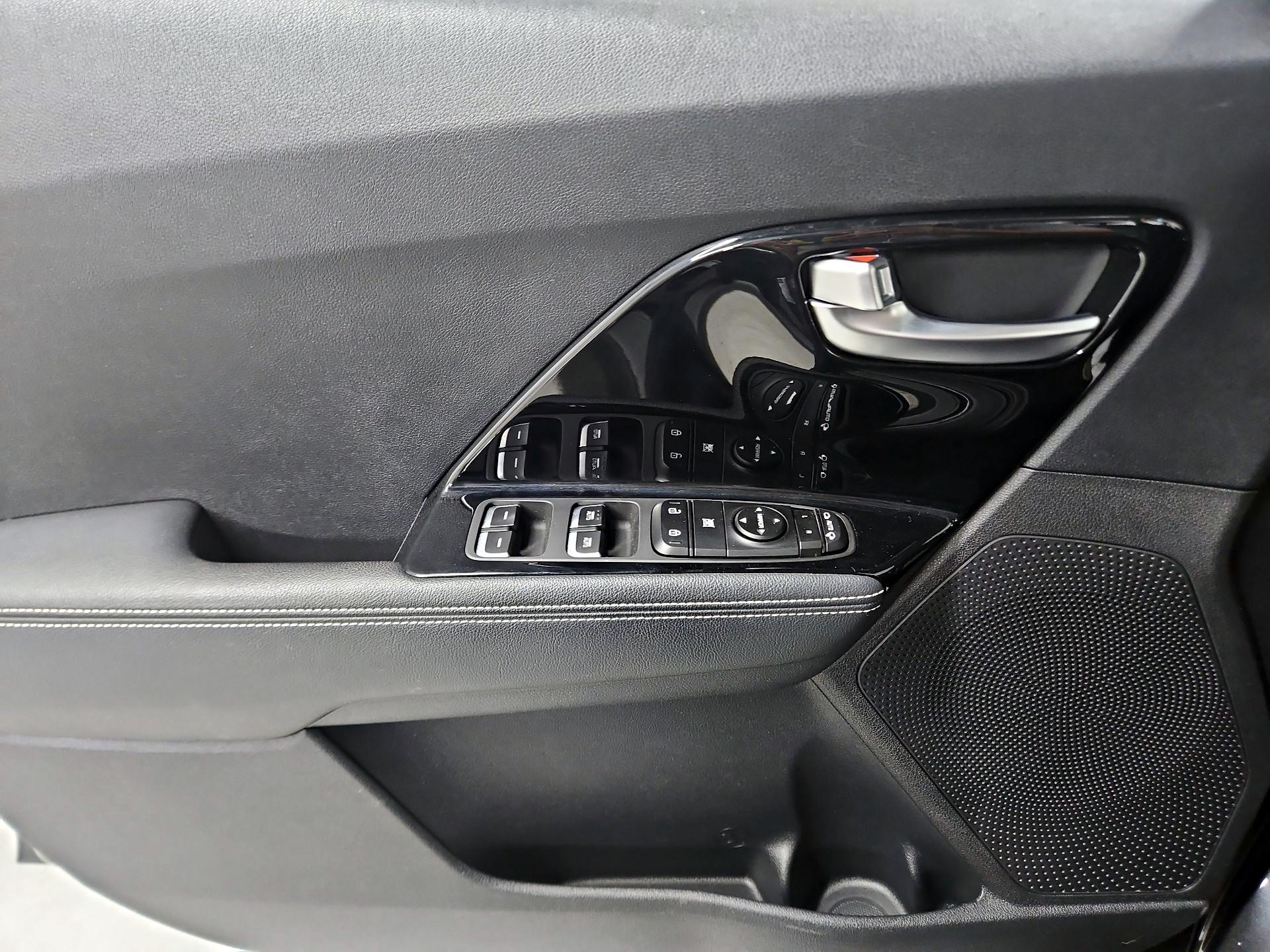Thumbnail: 2020 Kia Niro - 12