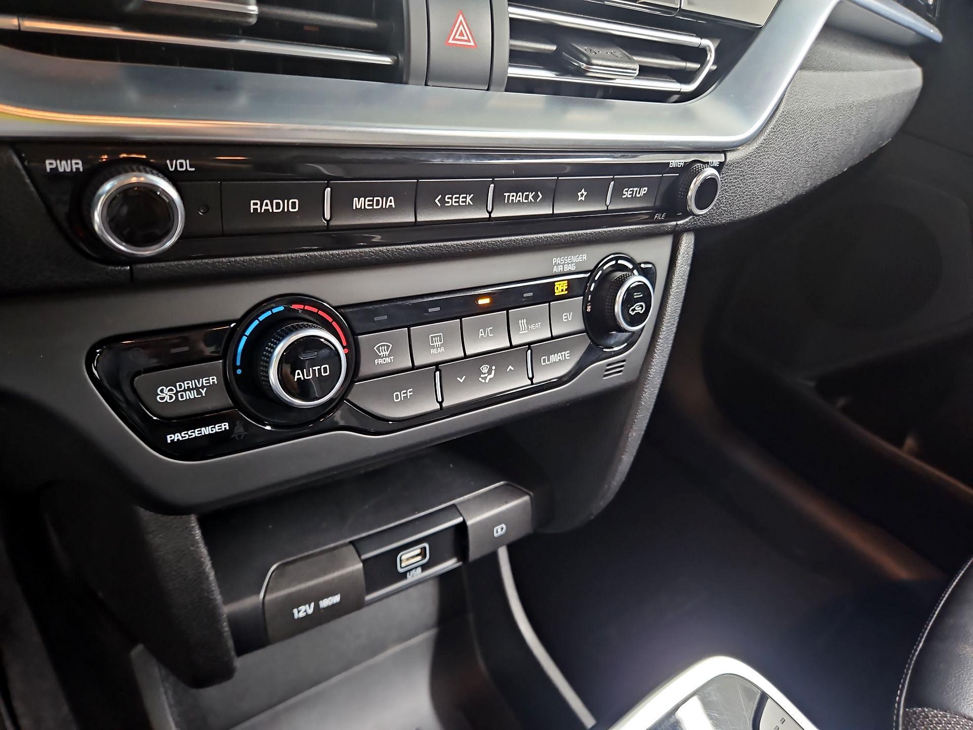 Thumbnail: 2020 Kia Niro - 16