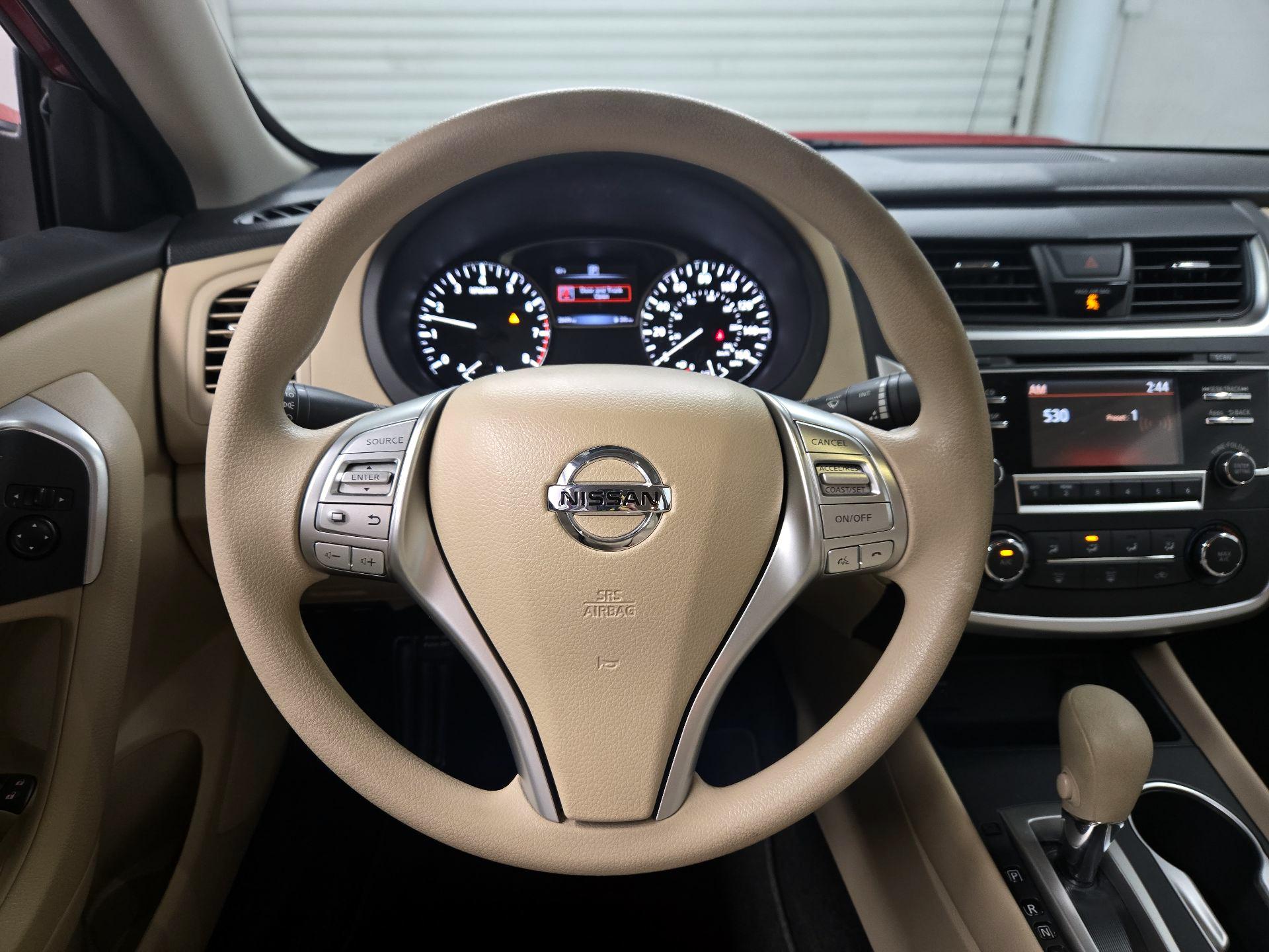 Thumbnail: 2016 Nissan Altima - 10