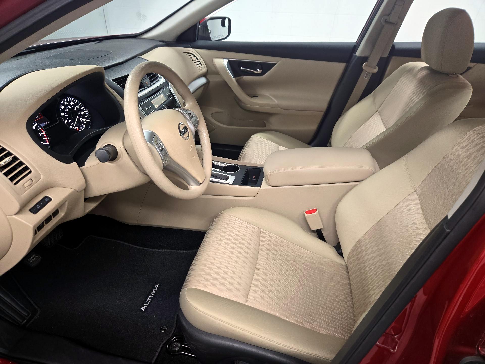 Thumbnail: 2016 Nissan Altima - 11