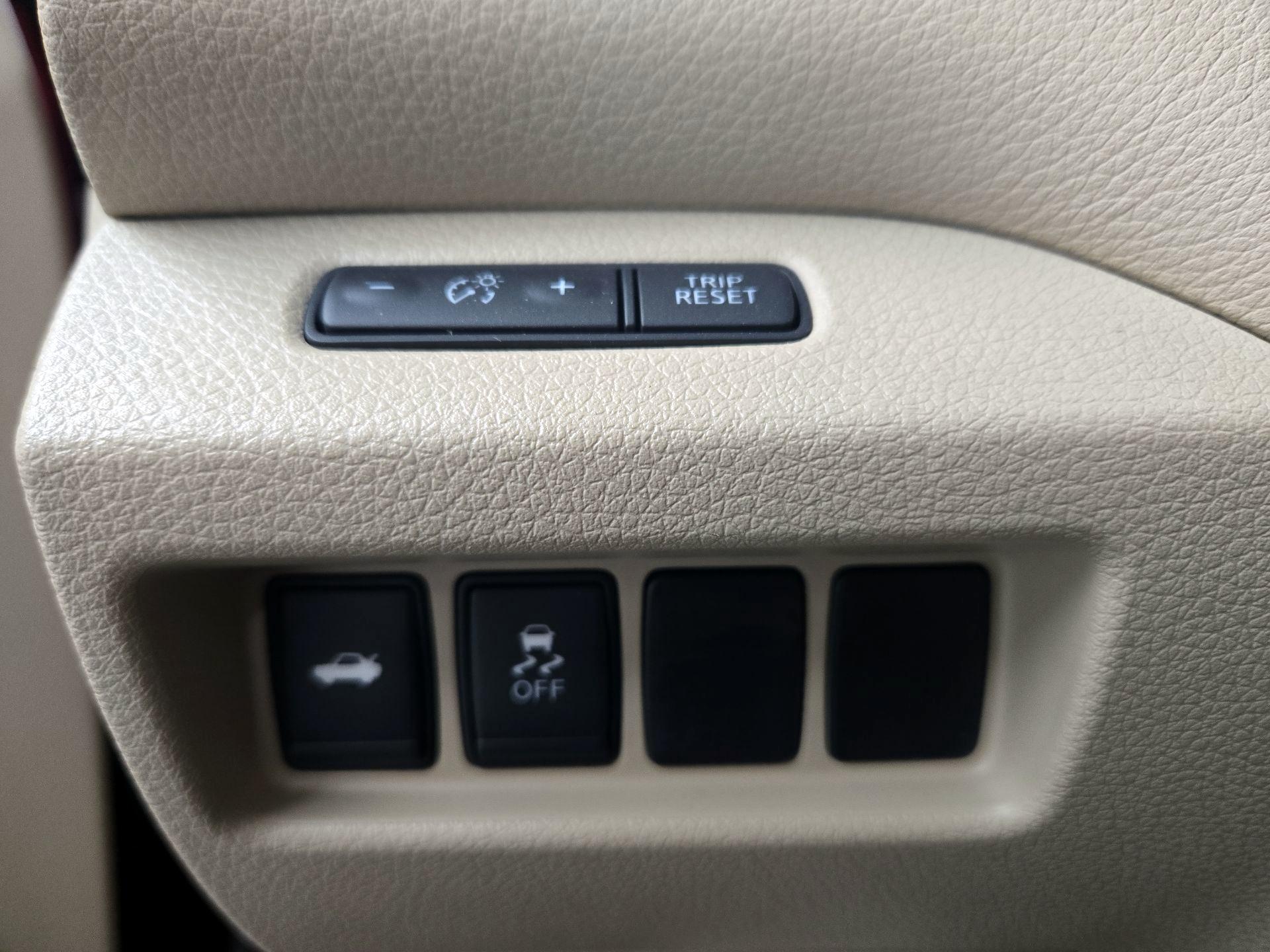 Thumbnail: 2016 Nissan Altima - 13