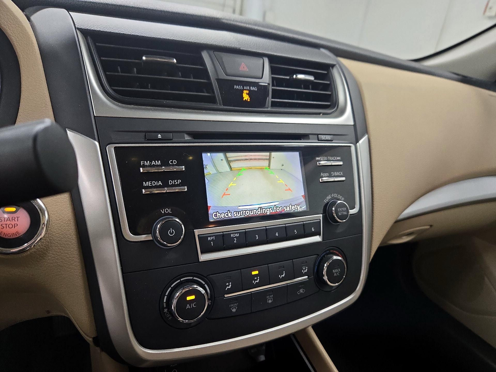 Thumbnail: 2016 Nissan Altima - 14