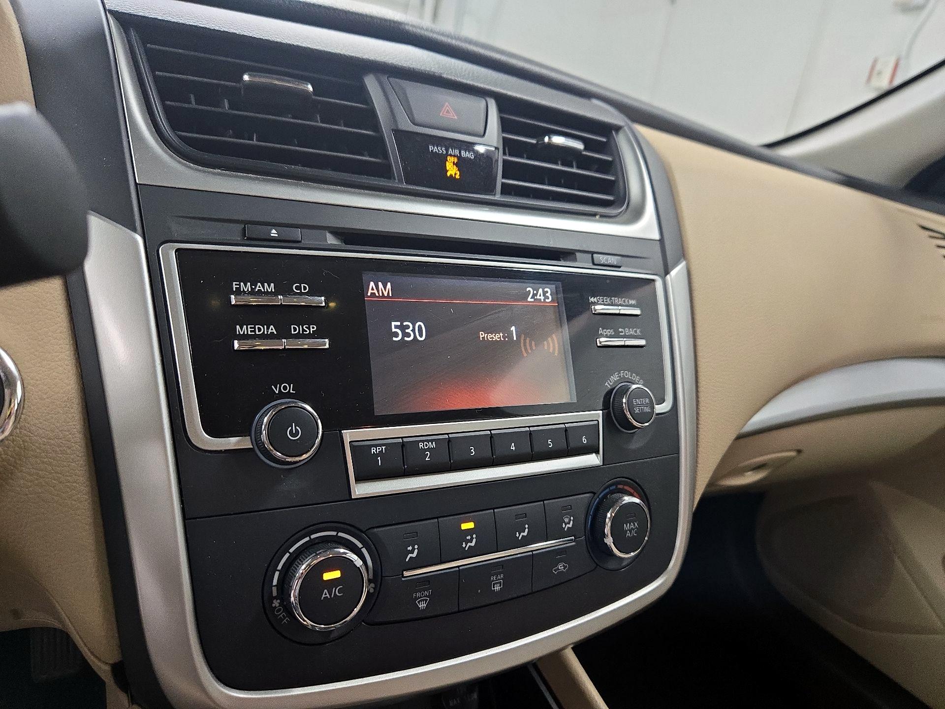 Thumbnail: 2016 Nissan Altima - 15