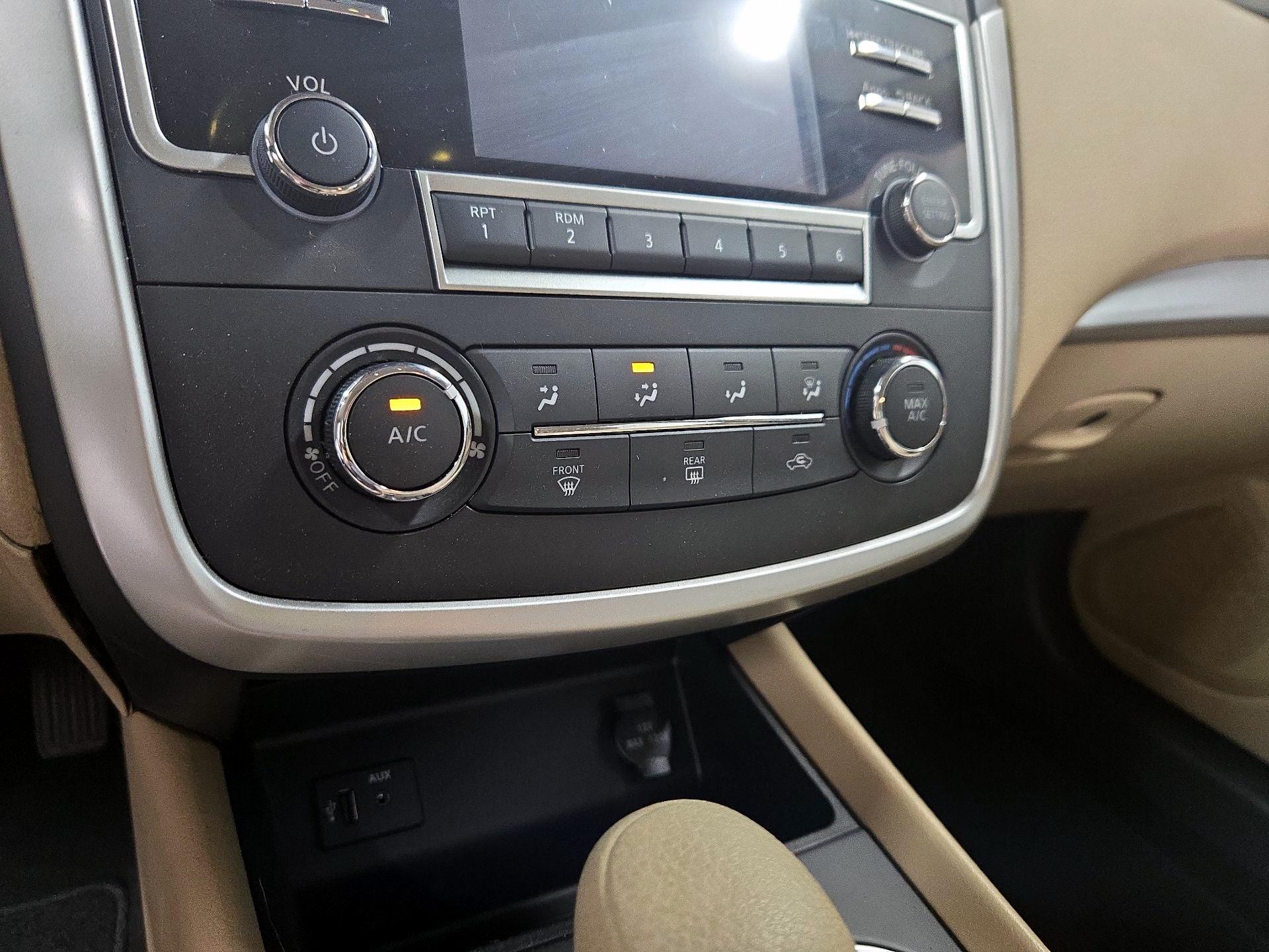 Thumbnail: 2016 Nissan Altima - 16