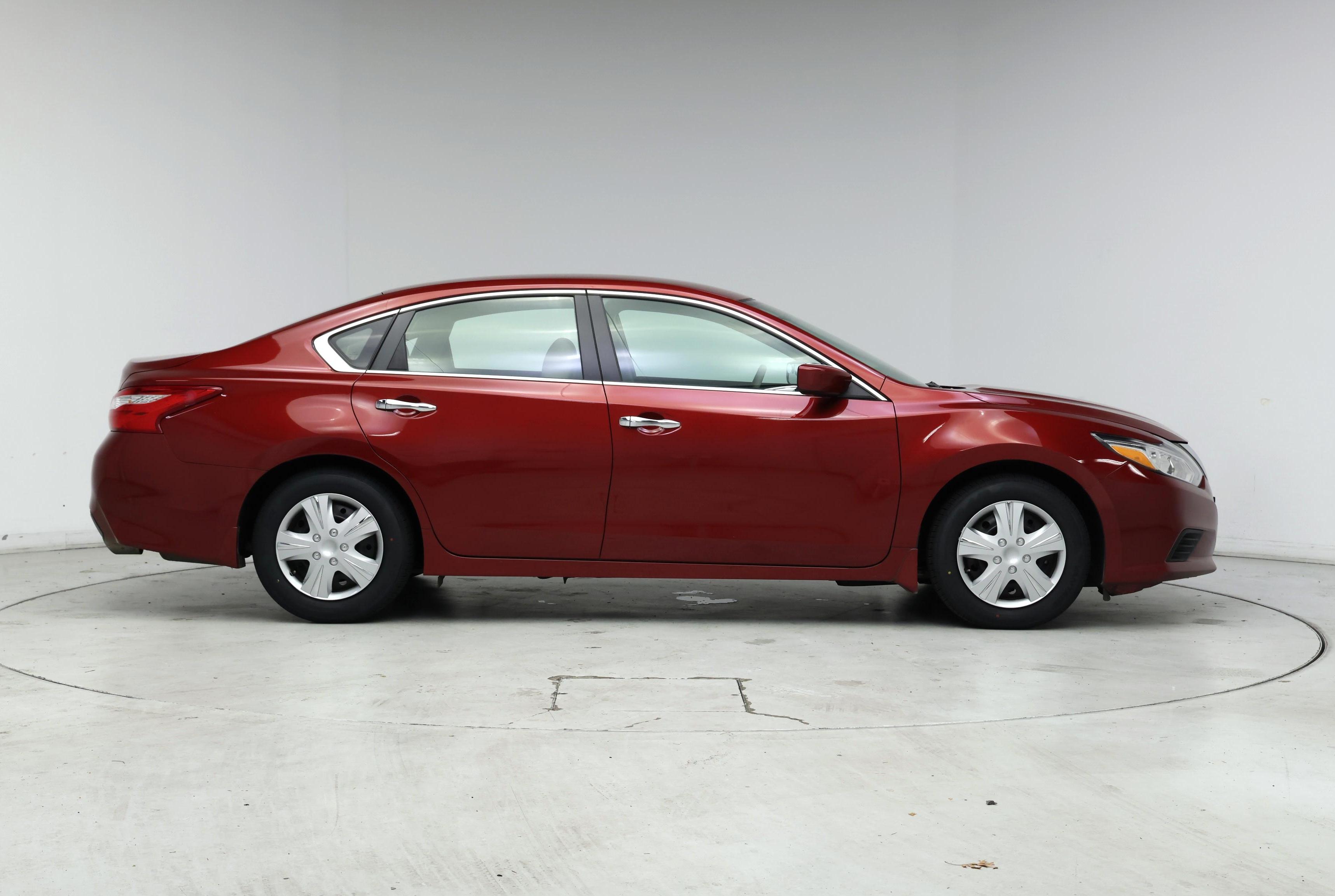 Thumbnail: 2016 Nissan Altima - 7