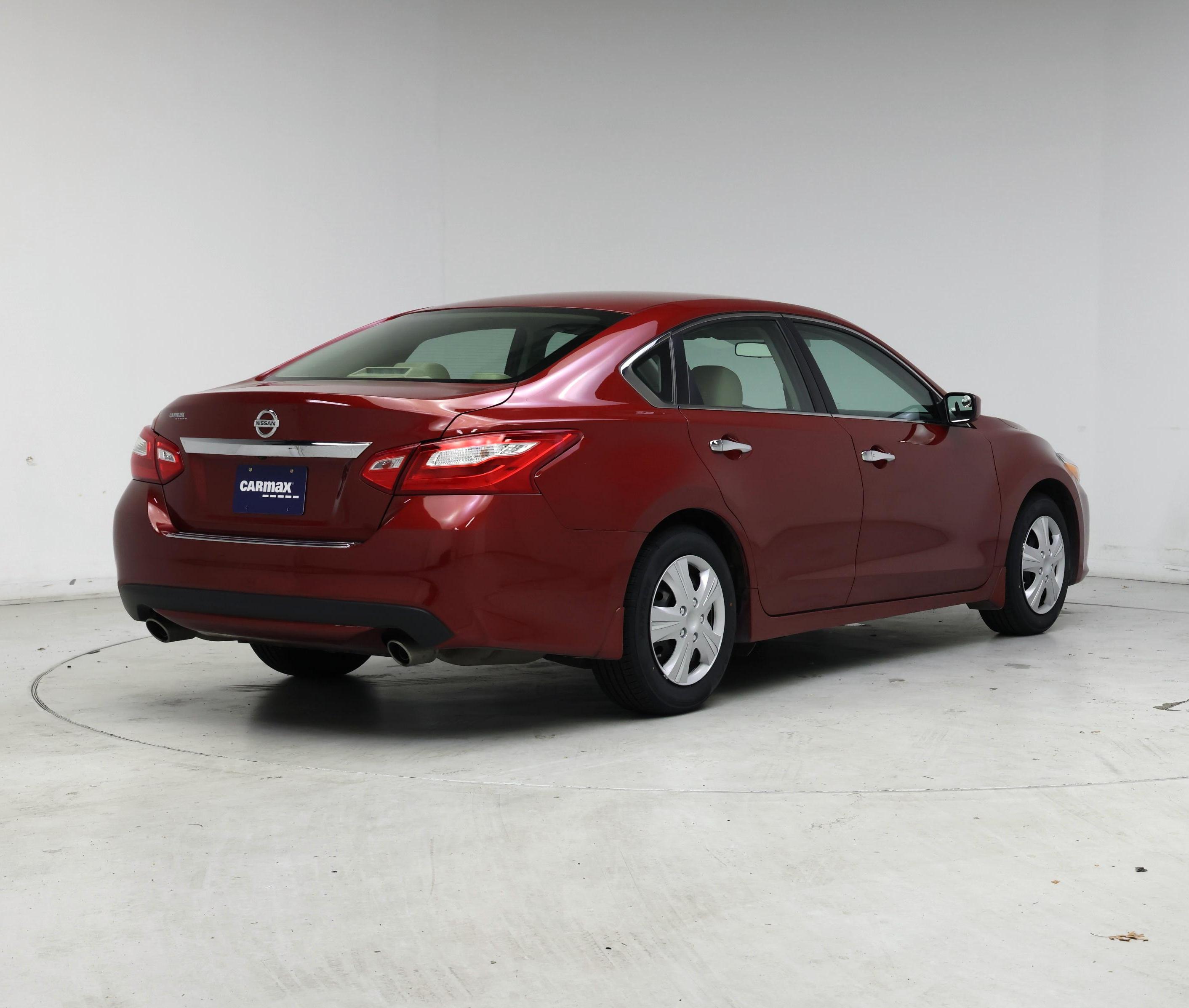 Thumbnail: 2016 Nissan Altima - 8