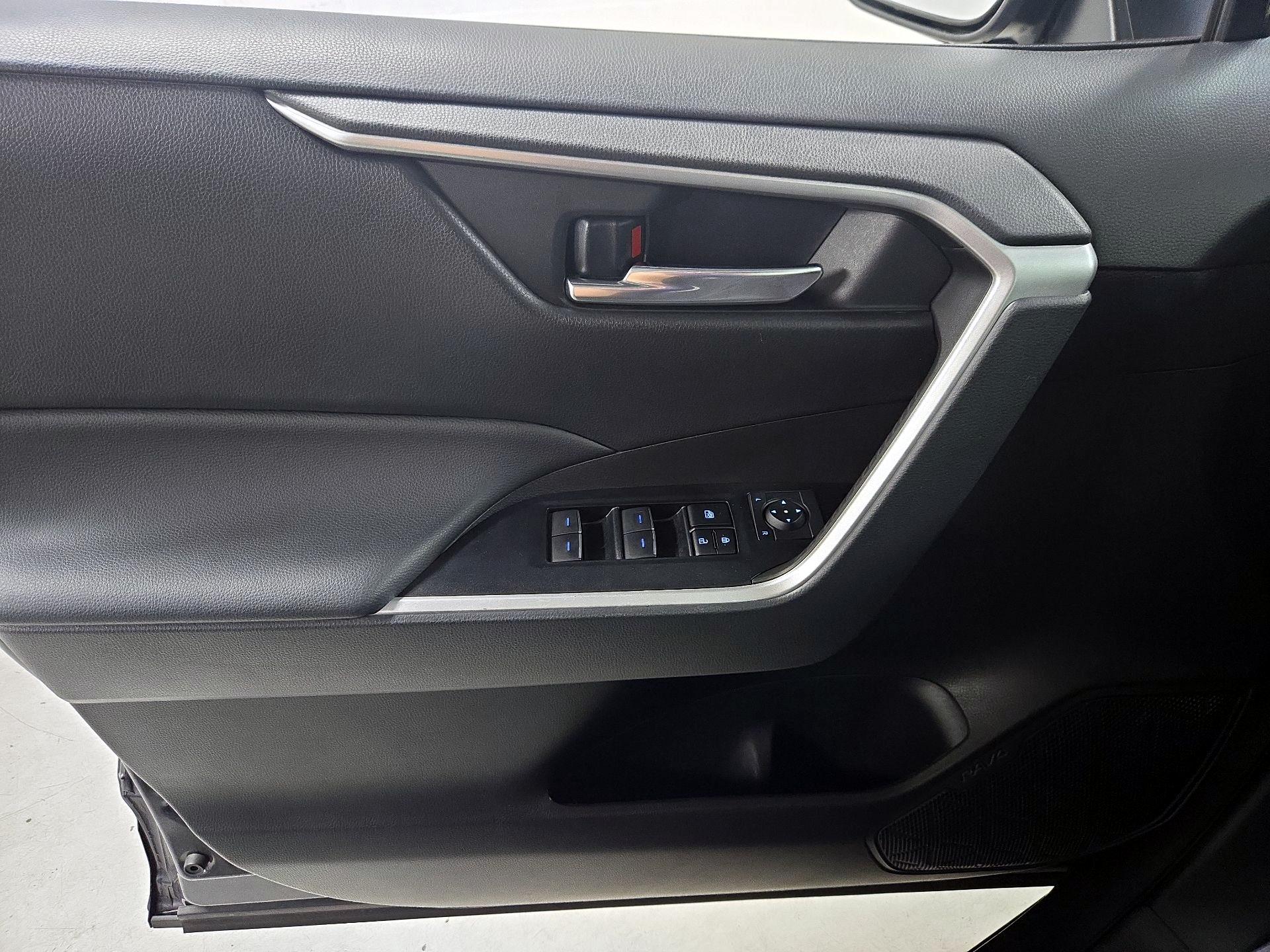 Thumbnail: 2022 Toyota RAV4 - 12