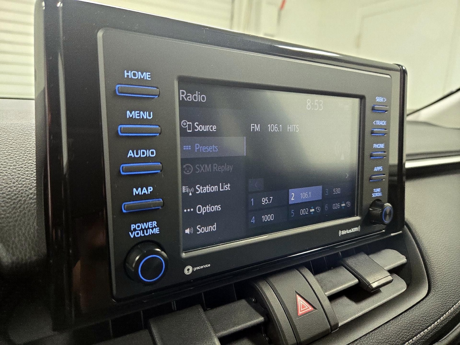 2022 Toyota RAV4 XLE - Photo 16
