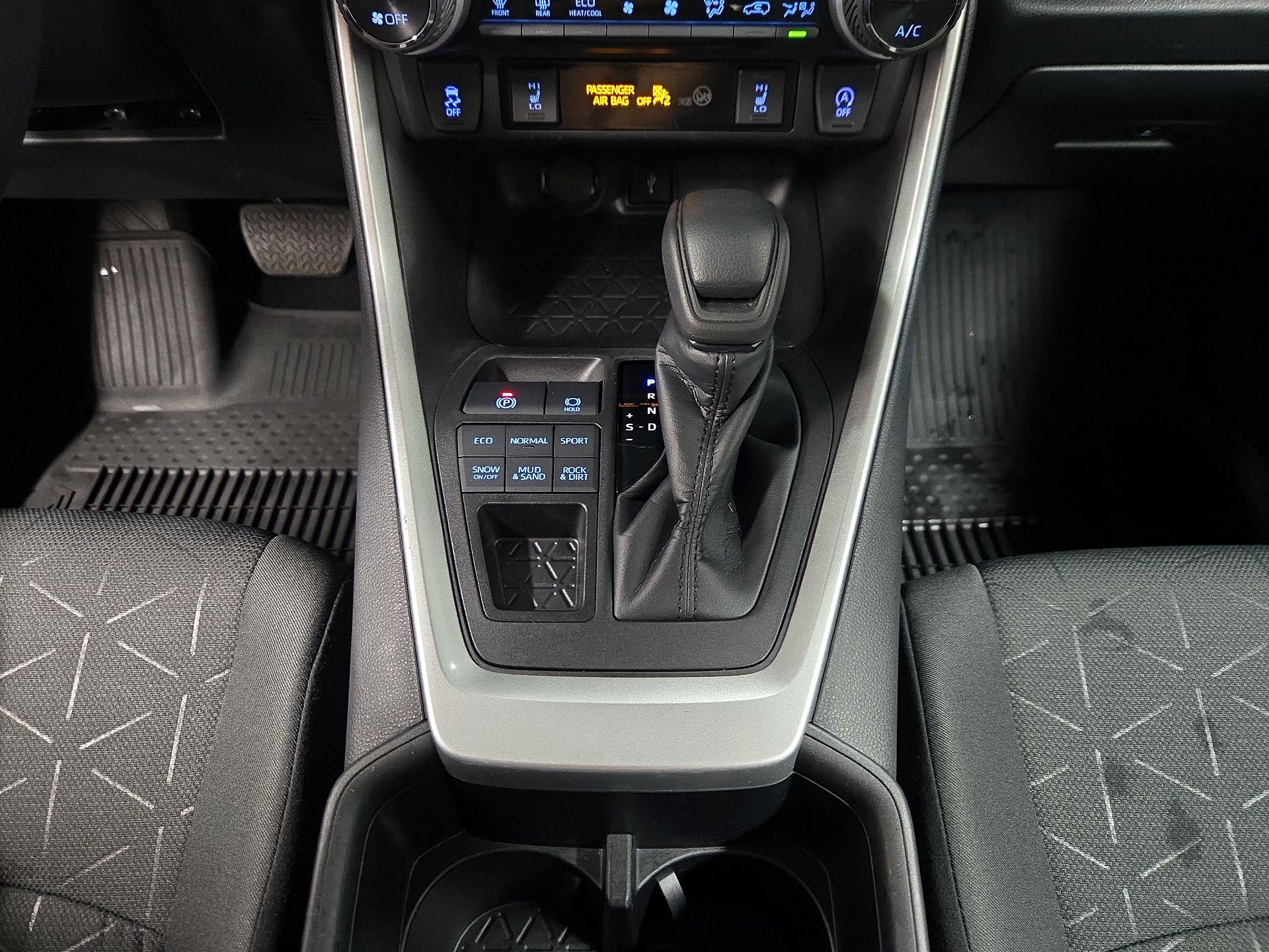 Thumbnail: 2022 Toyota RAV4 - 17