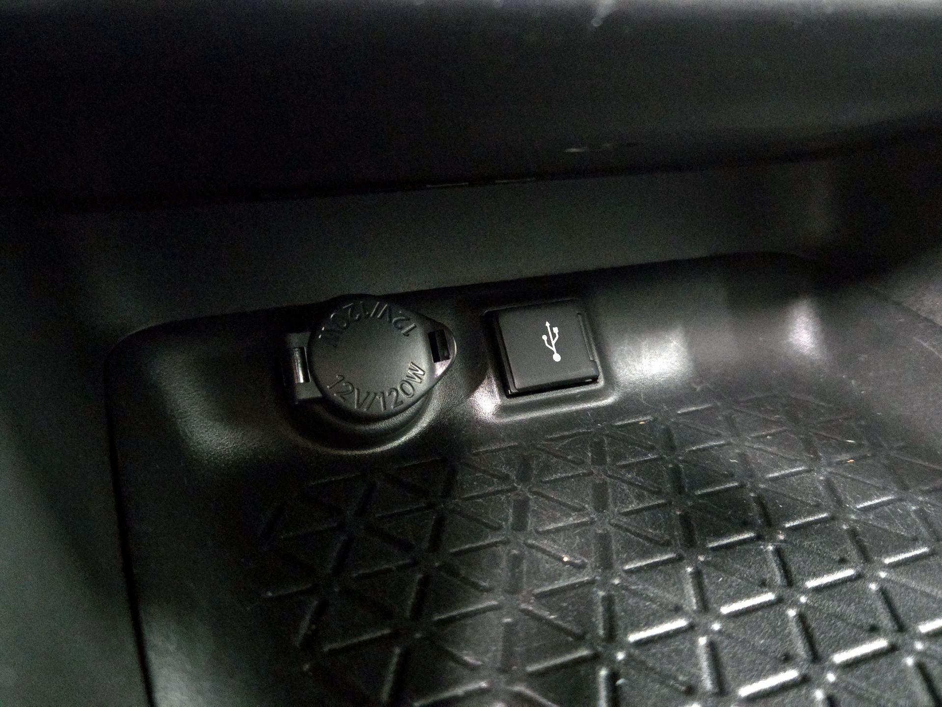 Thumbnail: 2022 Toyota RAV4 - 18