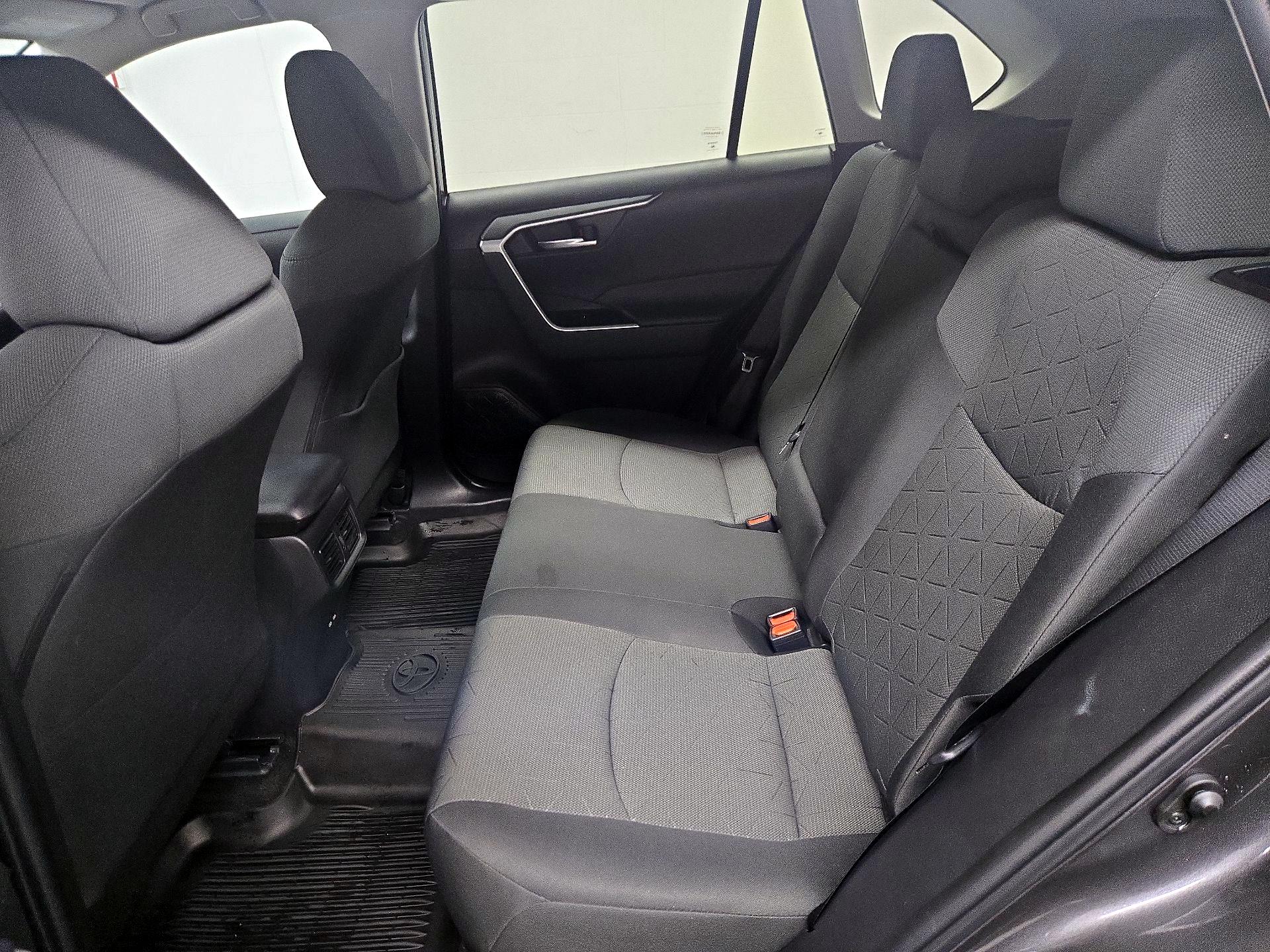 Thumbnail: 2022 Toyota RAV4 - 19