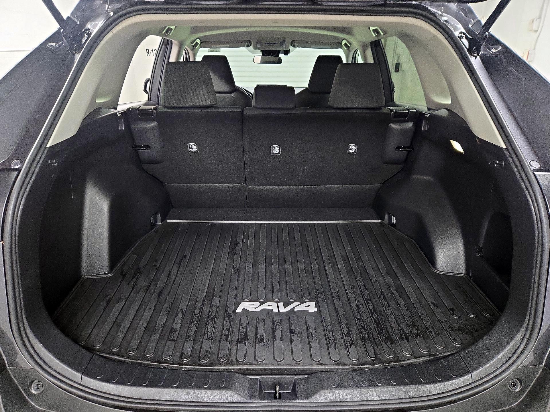 Thumbnail: 2022 Toyota RAV4 - 20