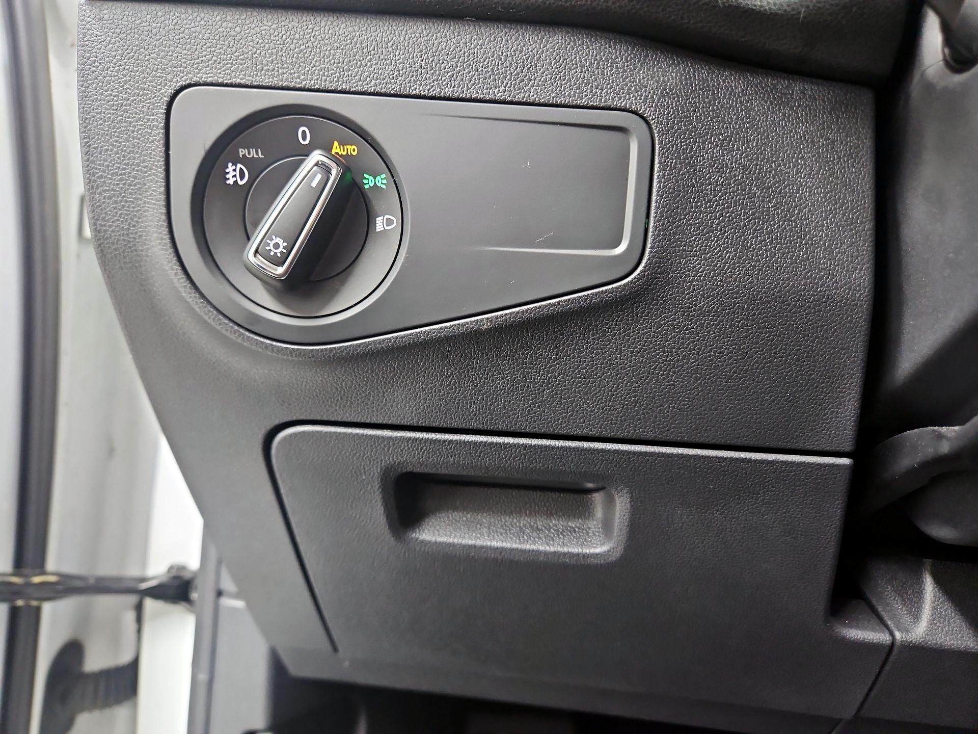 Thumbnail: 2018 Volkswagen Tiguan - 13