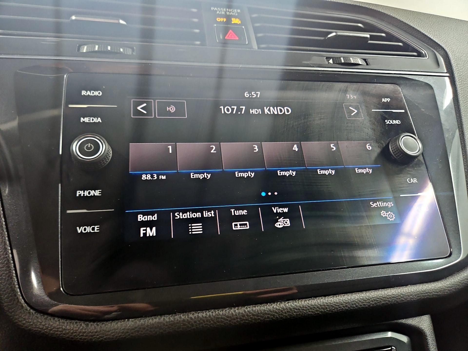 Thumbnail: 2018 Volkswagen Tiguan - 15