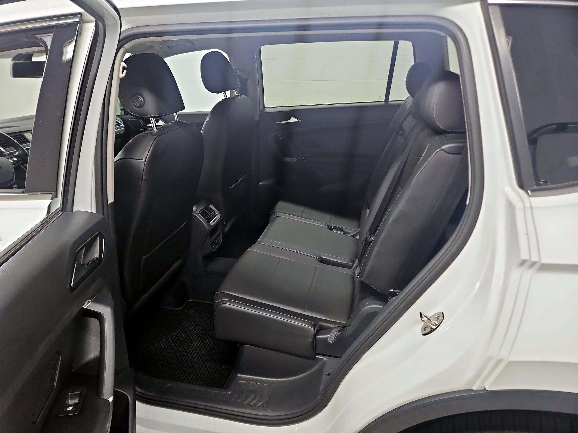 Thumbnail: 2018 Volkswagen Tiguan - 19