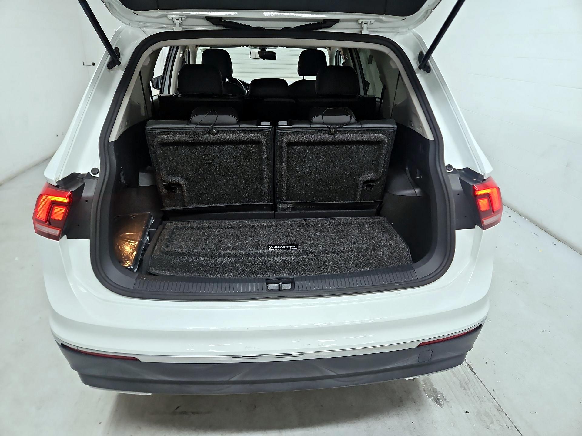 Thumbnail: 2018 Volkswagen Tiguan - 20