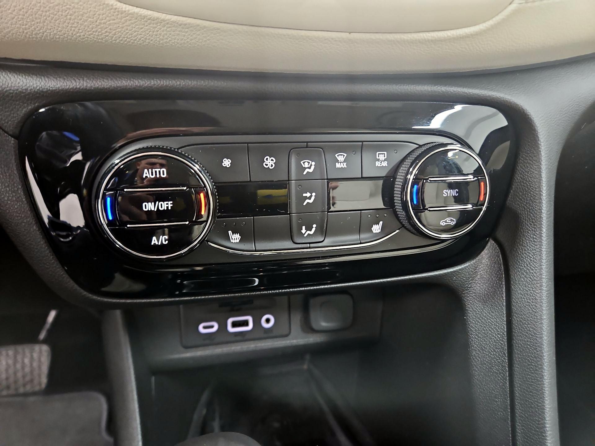 Thumbnail: 2020 Buick Encore GX - 17