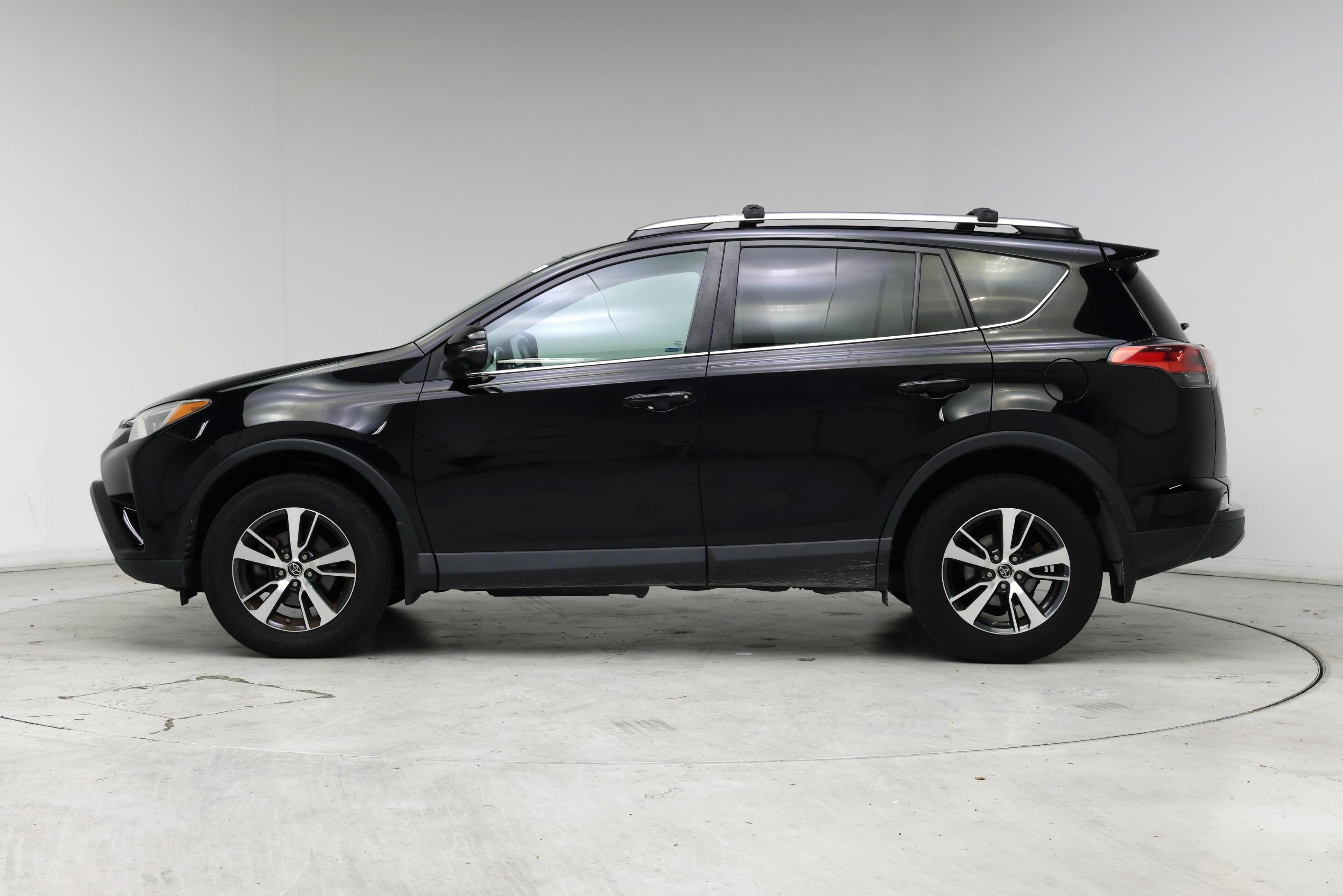 Thumbnail: 2017 Toyota RAV4 - 3