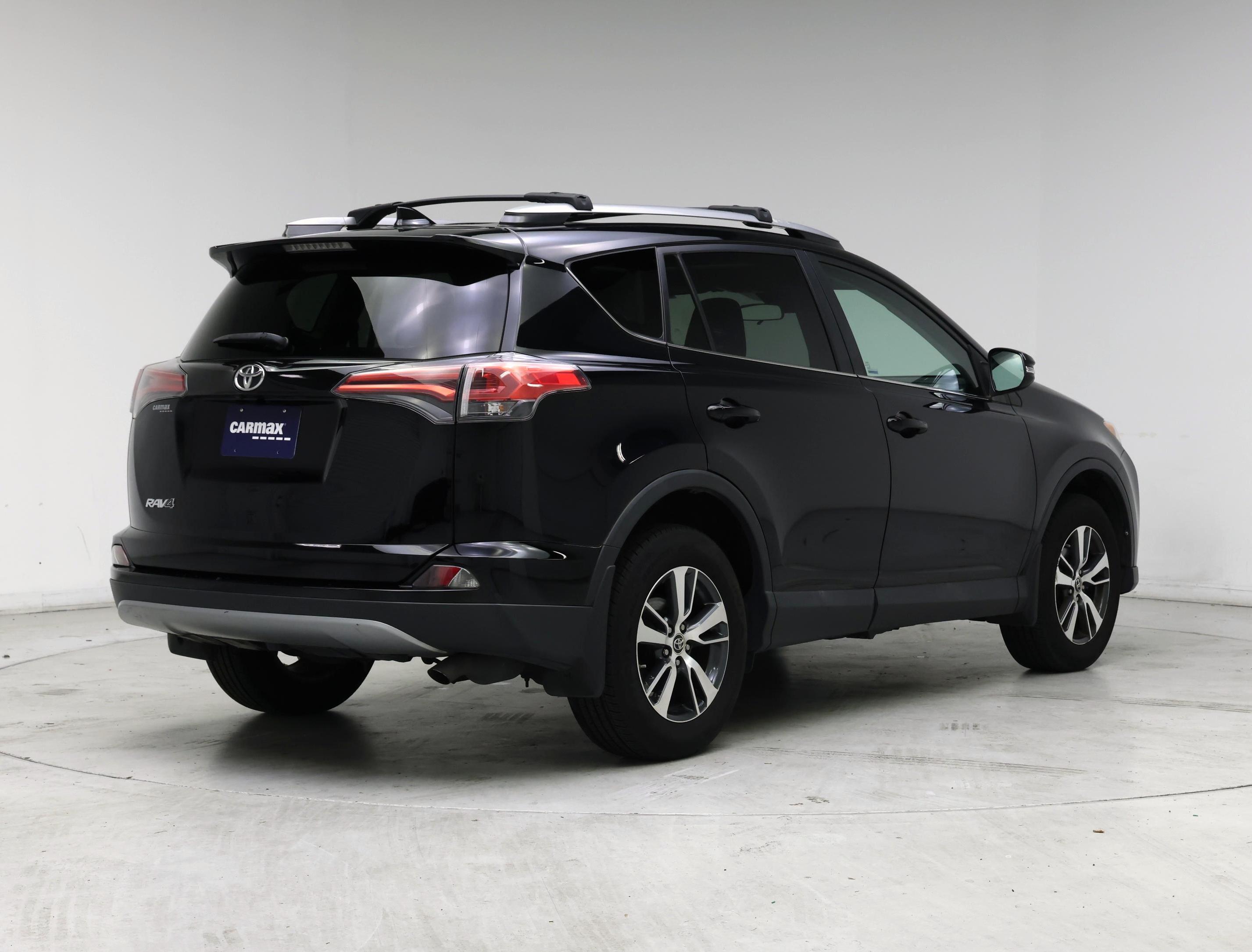 Thumbnail: 2017 Toyota RAV4 - 8